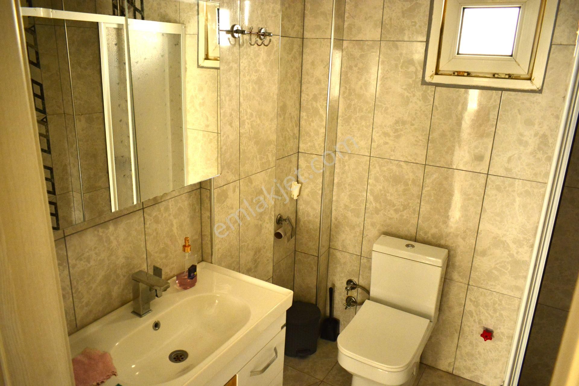 Urla Çeşmealtı'nda Denize Sıfır Binada Manzaralı Kiralık 1+1 Daire - Görsel 9