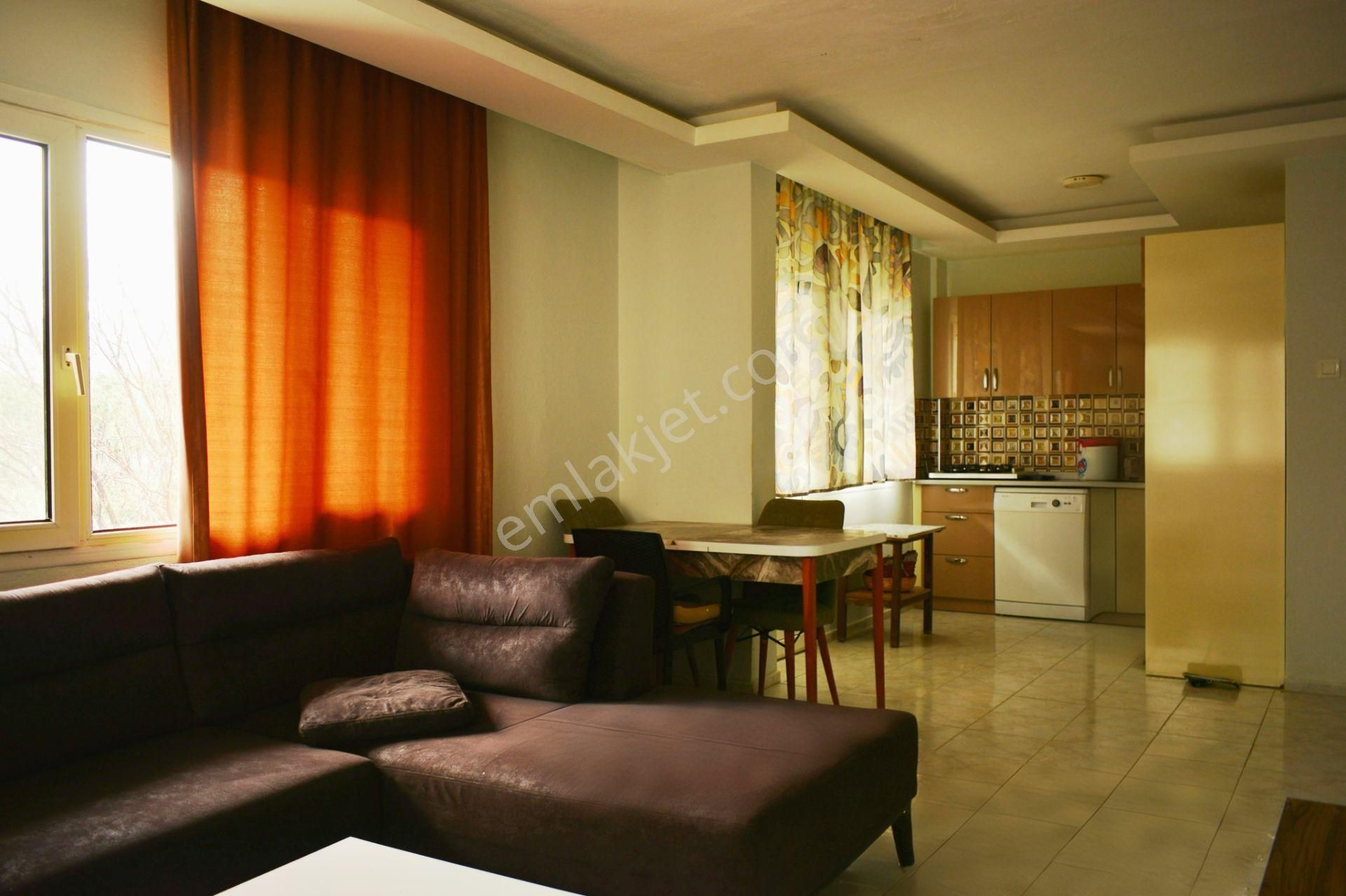 Urla Çeşmealtı'nda Denize Sıfır Binada Manzaralı Kiralık 1+1 Daire - Görsel 2