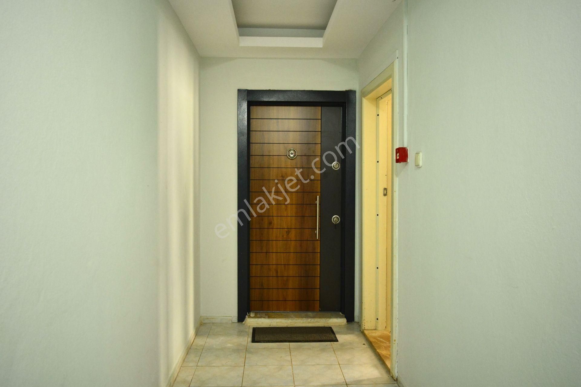 Urla Çeşmealtı'nda Denize Sıfır Binada Manzaralı Kiralık 1+1 Daire - Görsel 3