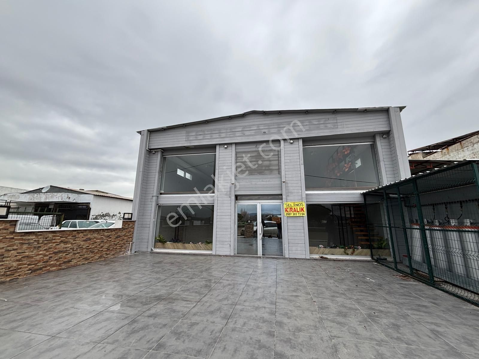 Çizgi Gayrimenkul'den İzmir Asfaltında 400mt2 Dükkan Kiralık
