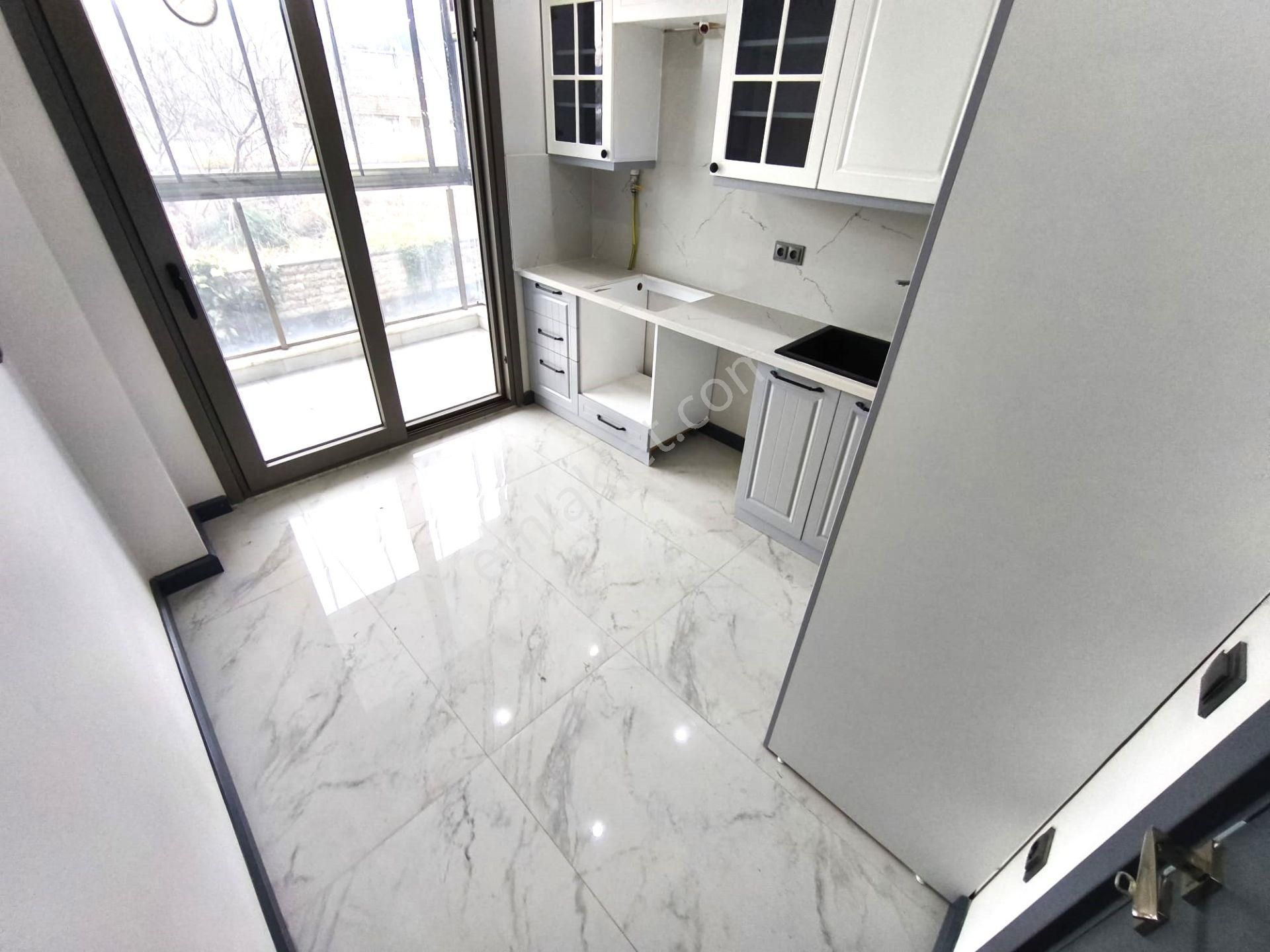 Burhaniye İskele'de Aygül'den Sıfır Denize 200 Mt Mustakil Tadında Bahçeli 2+1 Satılık Ters Dubleks - Görsel 3