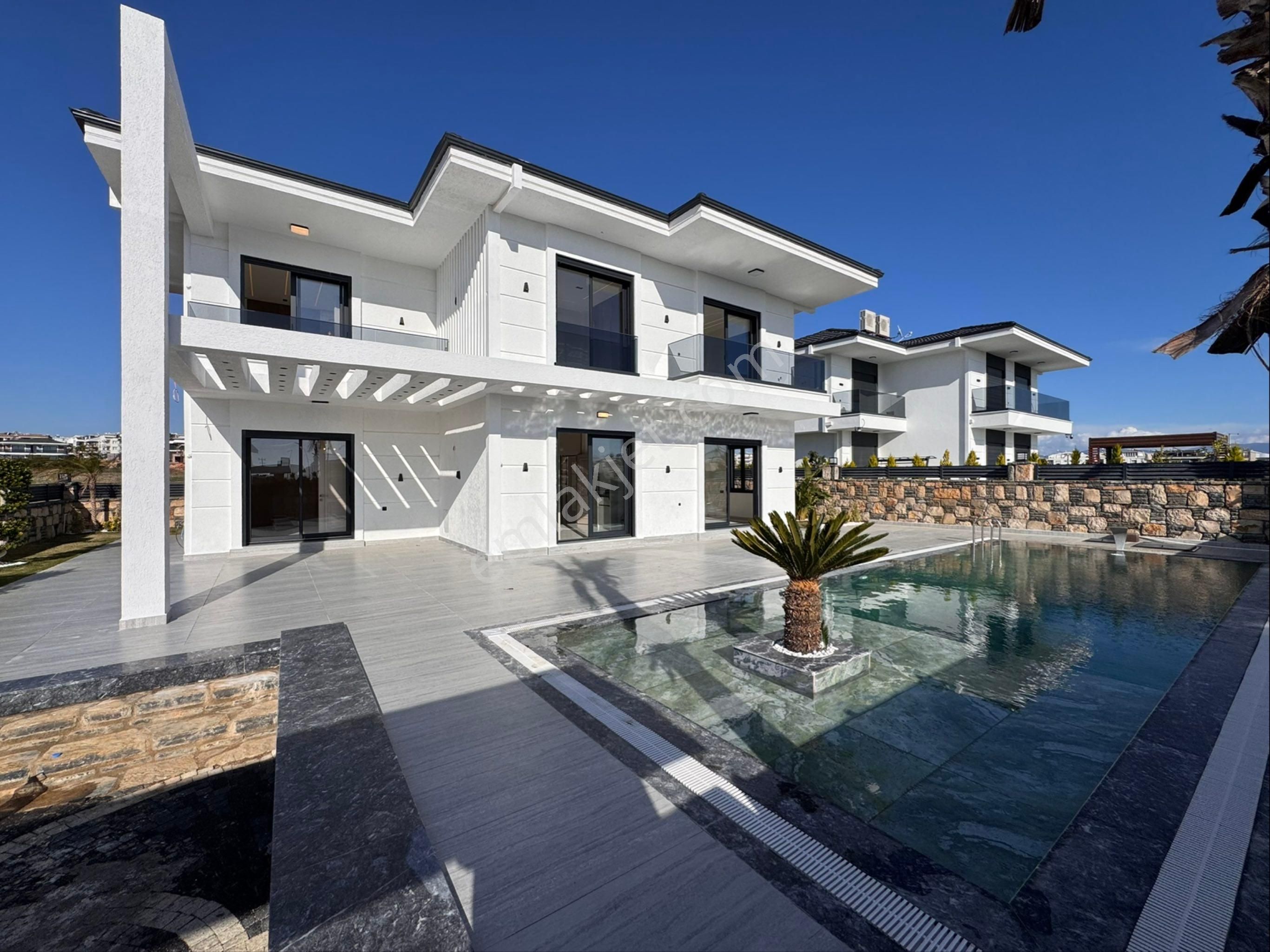 Efeler Mahallesinde 500m Arsa İçinde 4+1 Ebeveyn Banyolu Ayrı Mutfak Satıllık Villa - Görsel 9