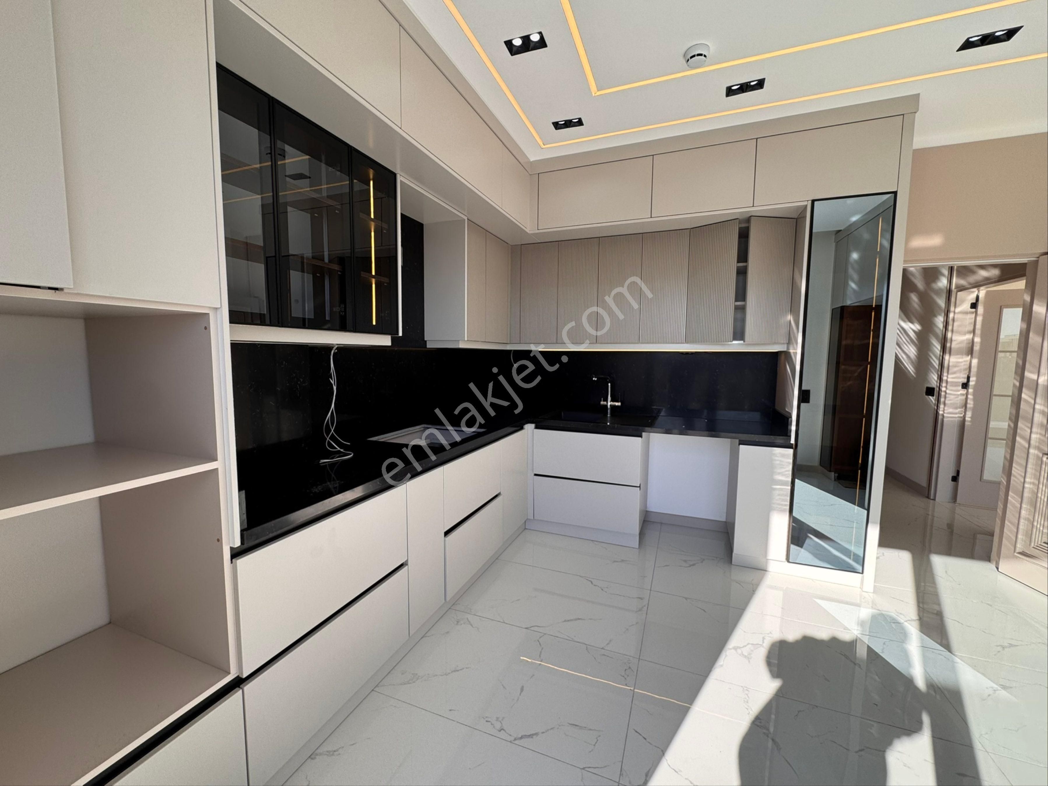 Efeler Mahallesinde 500m Arsa İçinde 4+1 Ebeveyn Banyolu Ayrı Mutfak Satıllık Villa - Görsel 14