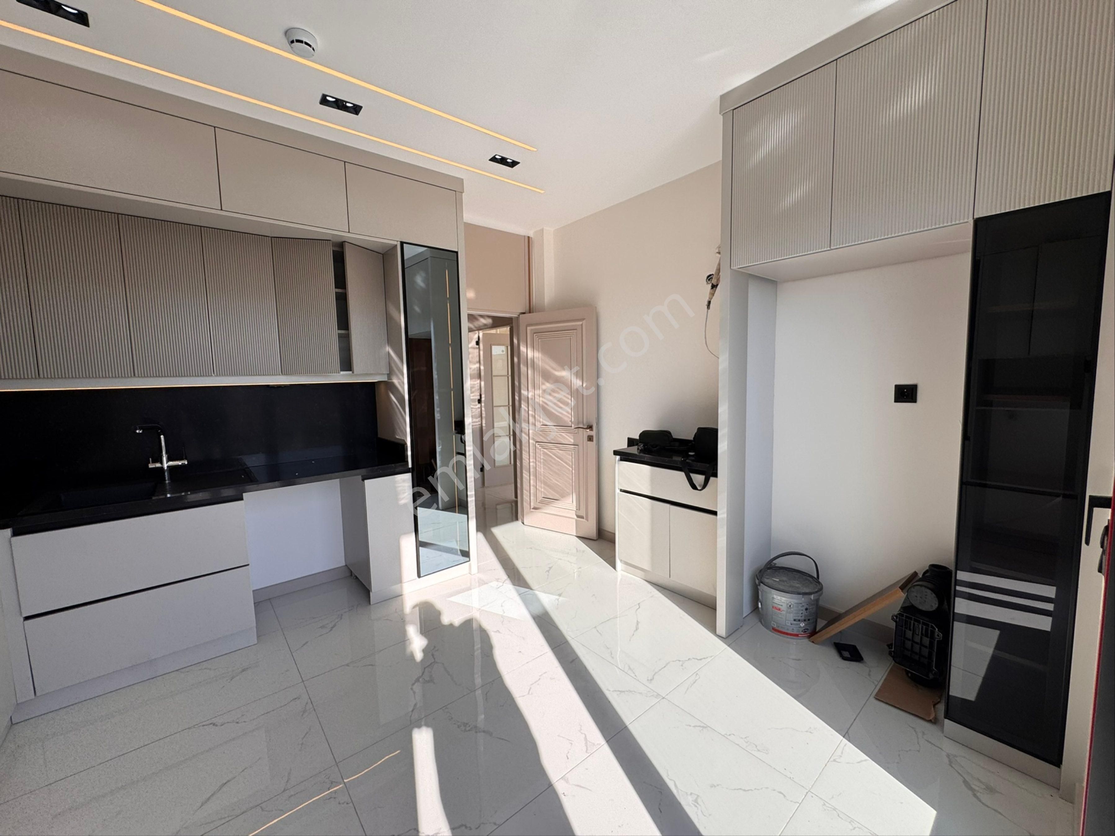 Efeler Mahallesinde 500m Arsa İçinde 4+1 Ebeveyn Banyolu Ayrı Mutfak Satıllık Villa - Görsel 15