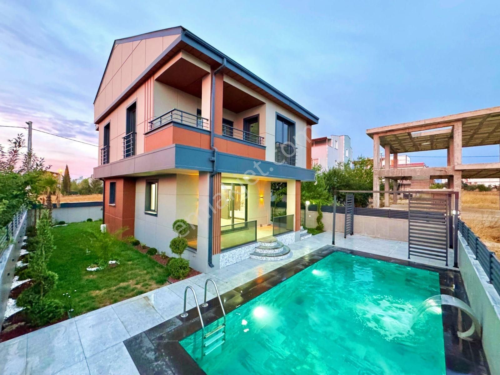 Kartallar'dan 300m² Arsalı Kaliteli Şık Havuzlu Müstakil Villa.