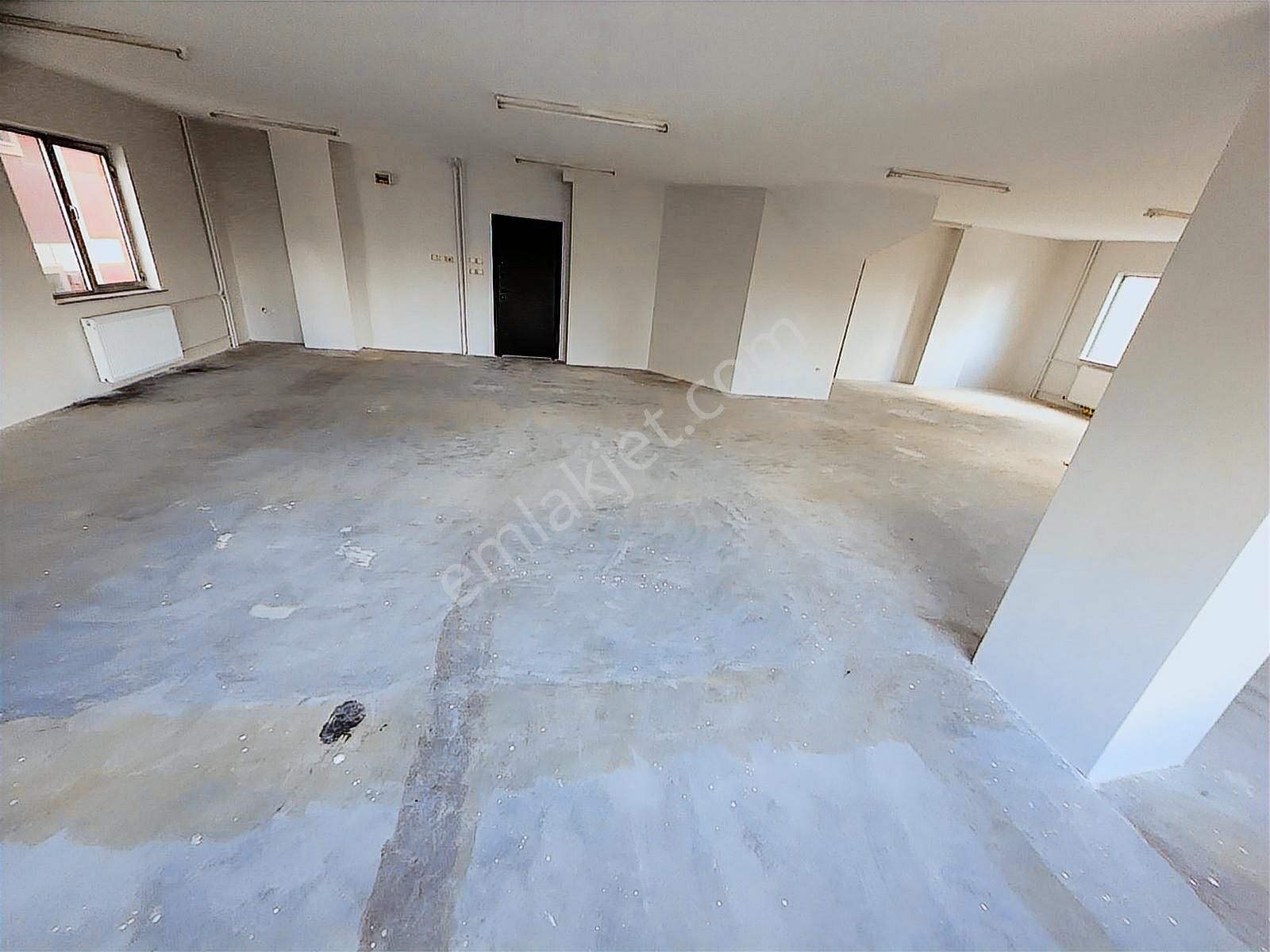 Çok Amaçlı Kullanıma Müsait Katta Tek İş Yeri