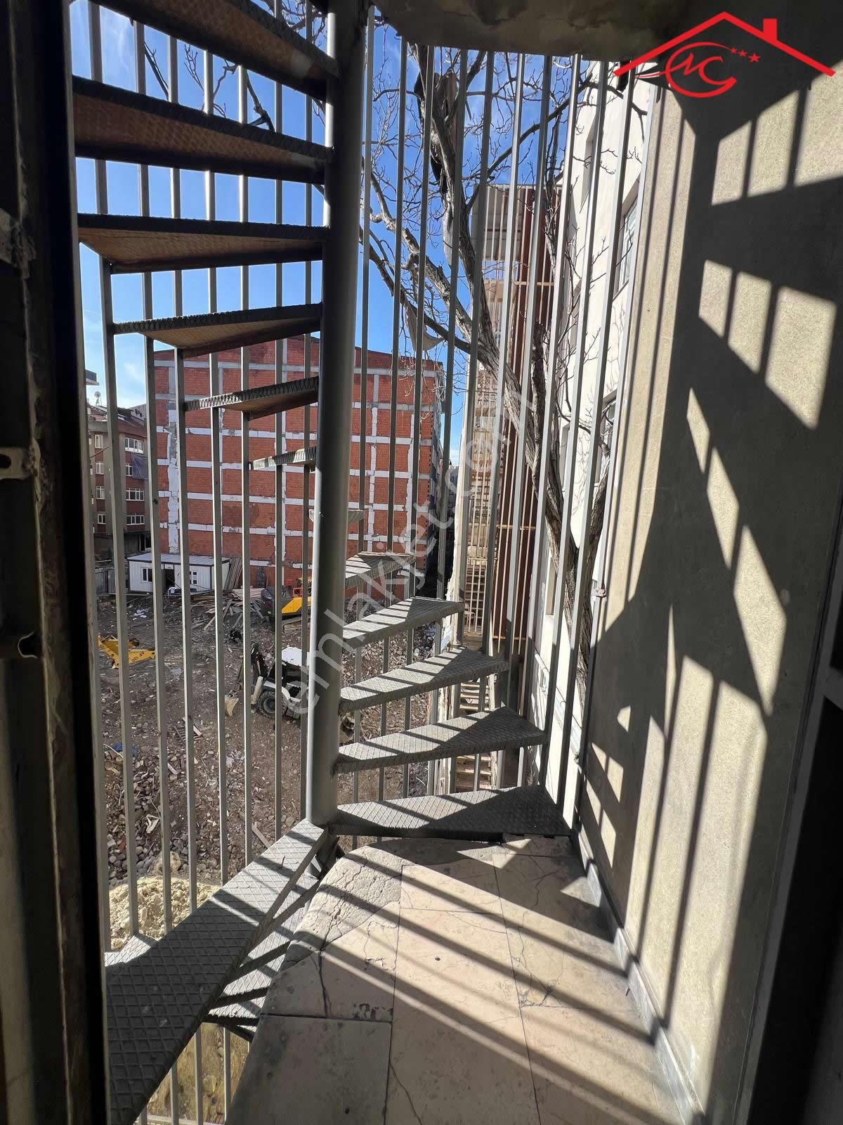 Şirinevler Mahmutbey Caddesinde İş Hanında Kiralık Ofis İşyeri Büro - Görsel 12