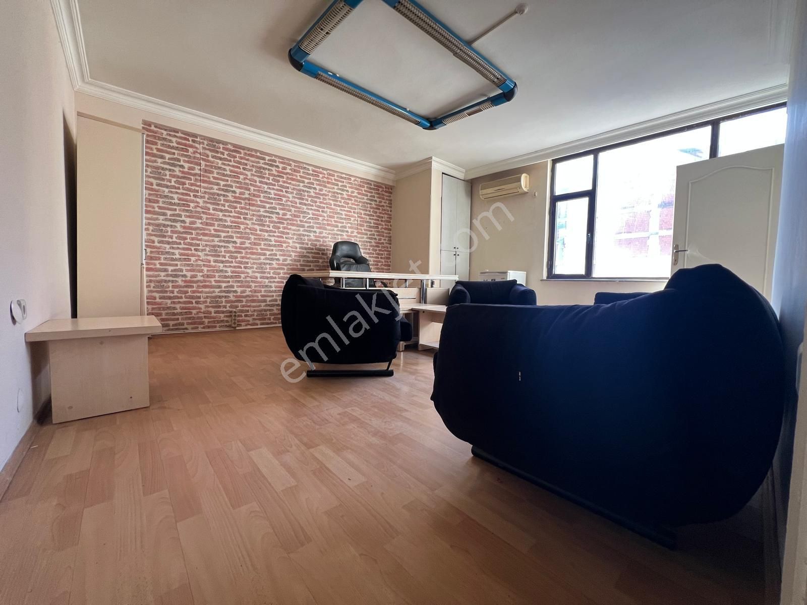 Şirinevler Mahmutbey Caddesinde İş Hanında Kiralık Ofis İşyeri Büro