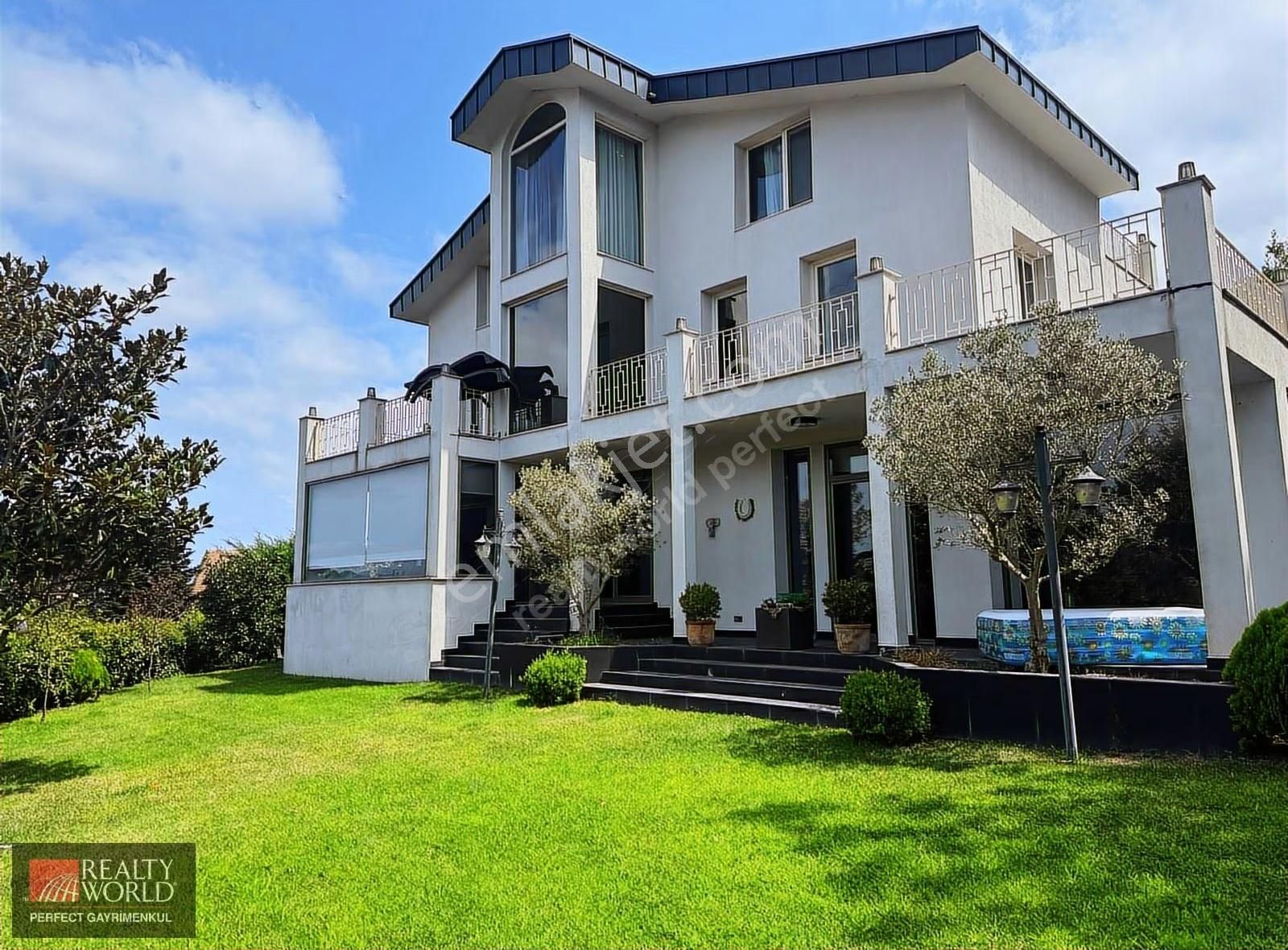 Zekeriyaköy'de Orman Manzaralı, 6+1, 450m² Satılık Villa - Görsel 18