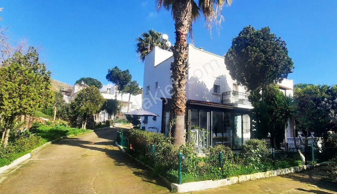 Bodrum Gümüşlükte Havuzlu Sitede Müstakil 4+2 Bakımlı Temiz