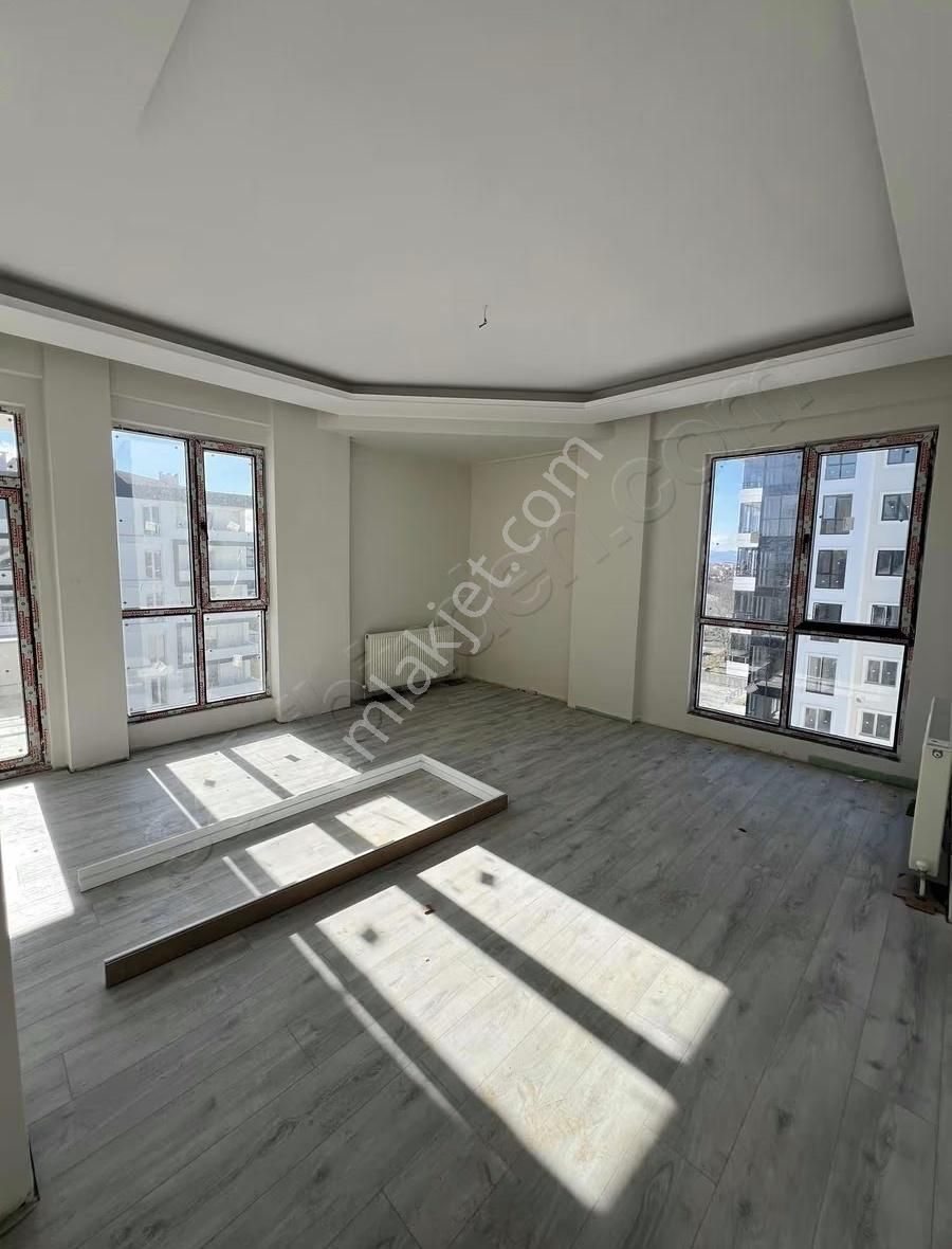 Altıkat Emlaktan Havuzlu Site İçerisinde 3+1 Ara Kat Daire - Görsel 13