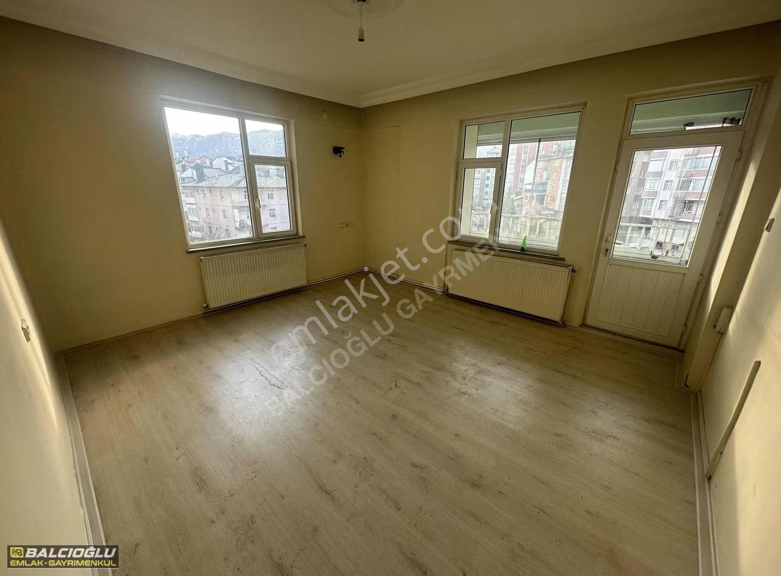 Balcıoğlundan Çarşı Merkezinde Kiralık 3+1 Ara Kat Daire - Görsel 2