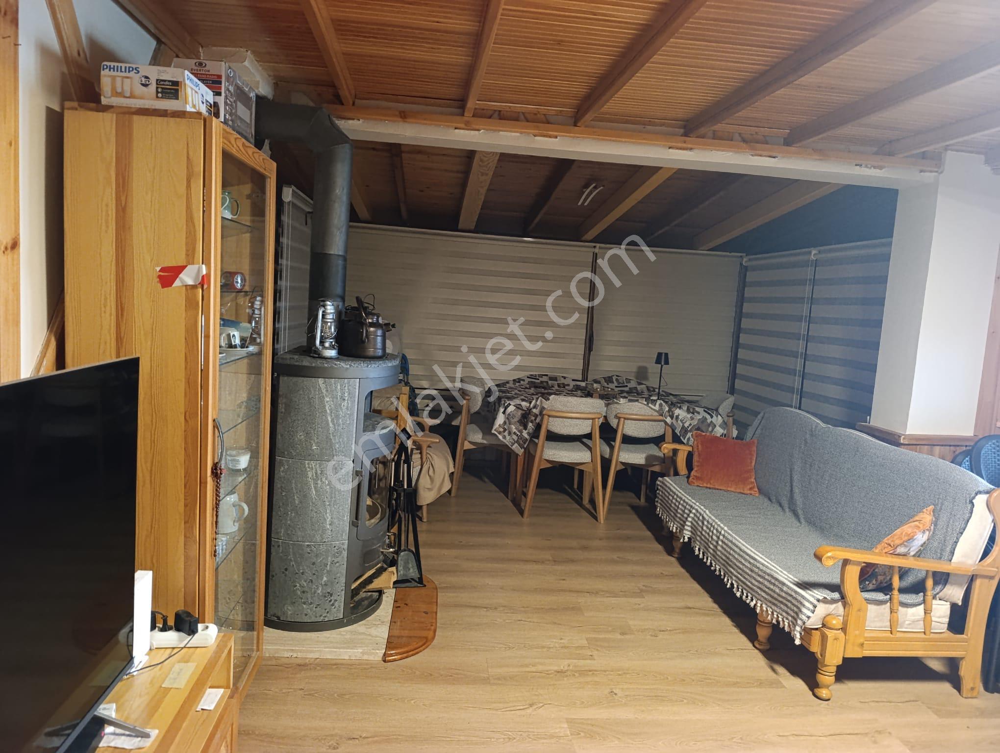 Foça Ataözgür Sitesinde (havuzlu ) Eşyalı Kiralık 3+1 Tripleks Villa - Görsel 15