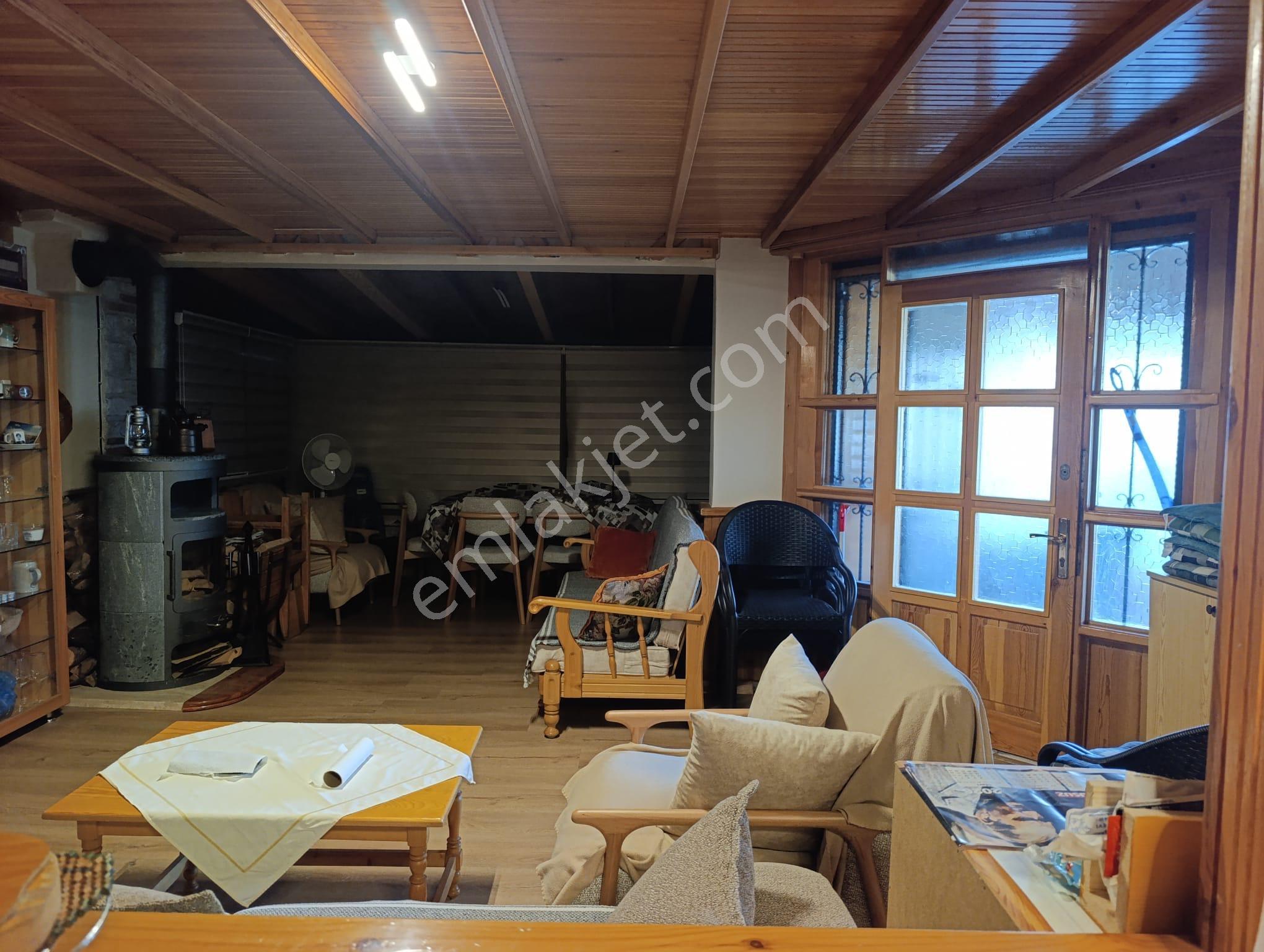 Foça Ataözgür Sitesinde (havuzlu ) Eşyalı Kiralık 3+1 Tripleks Villa - Görsel 14