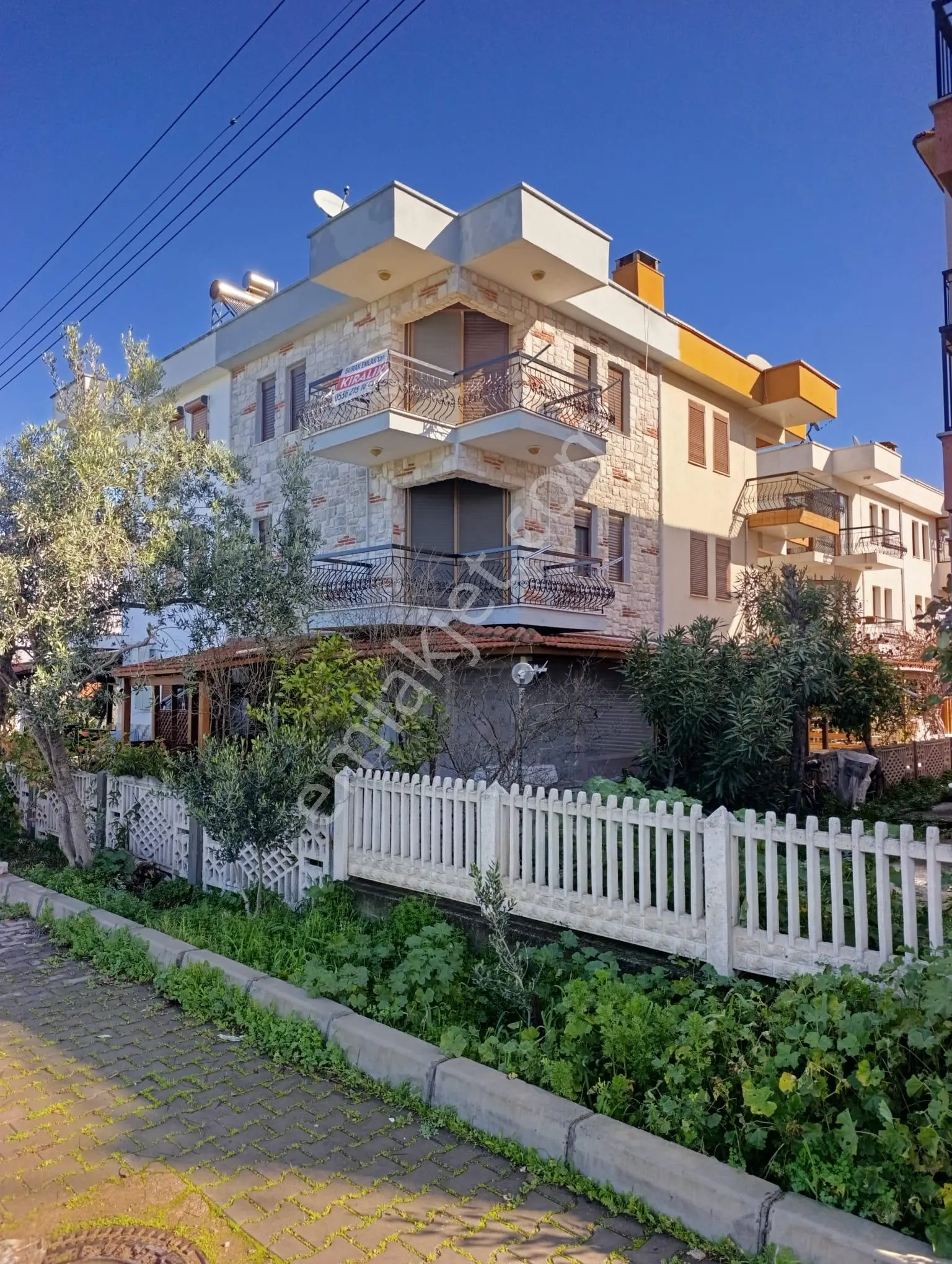 Foça Ataözgür Sitesinde (havuzlu ) Eşyalı Kiralık 3+1 Tripleks Villa - Görsel 2