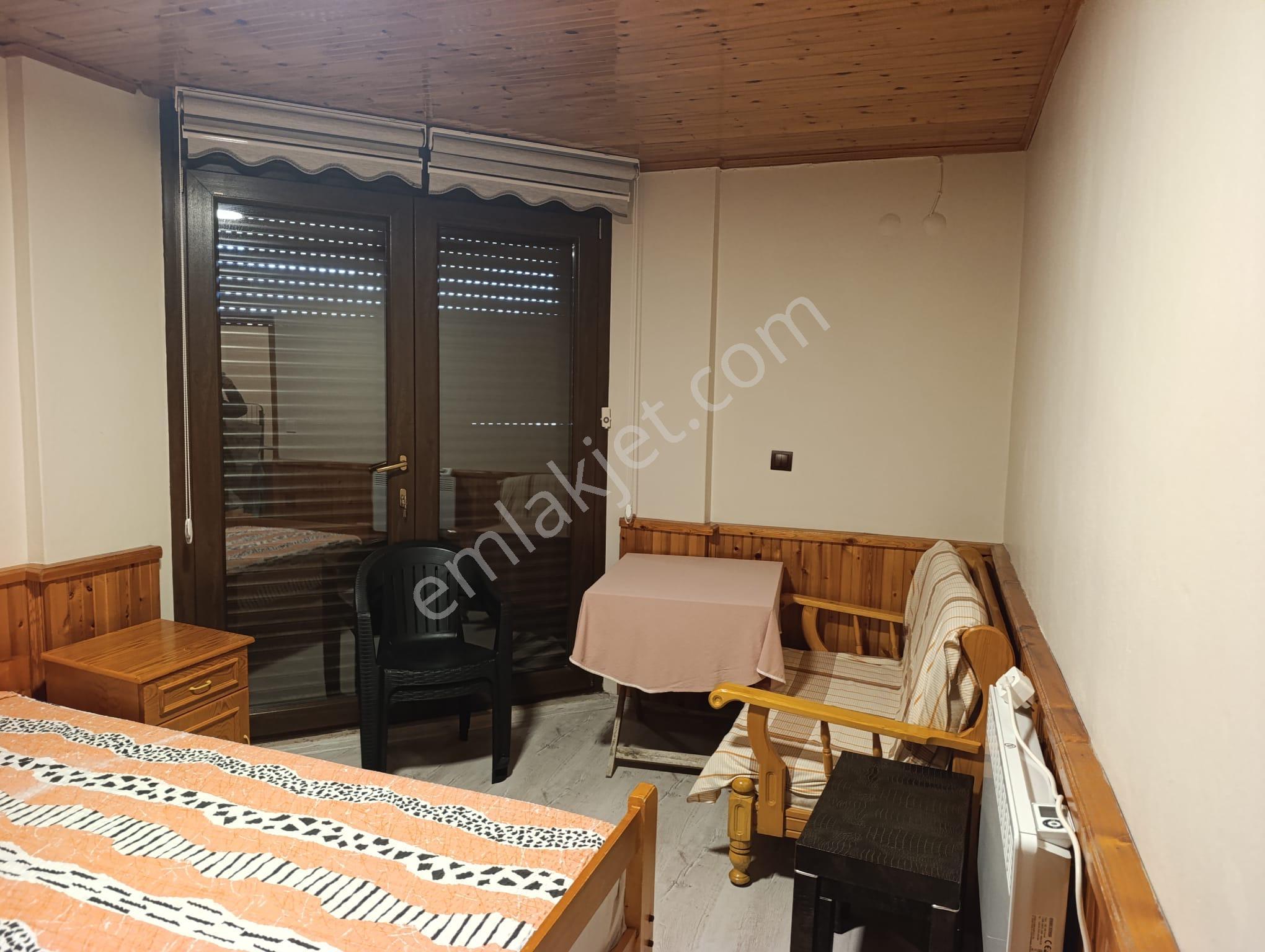 Foça Ataözgür Sitesinde (havuzlu ) Eşyalı Kiralık 3+1 Tripleks Villa - Görsel 18