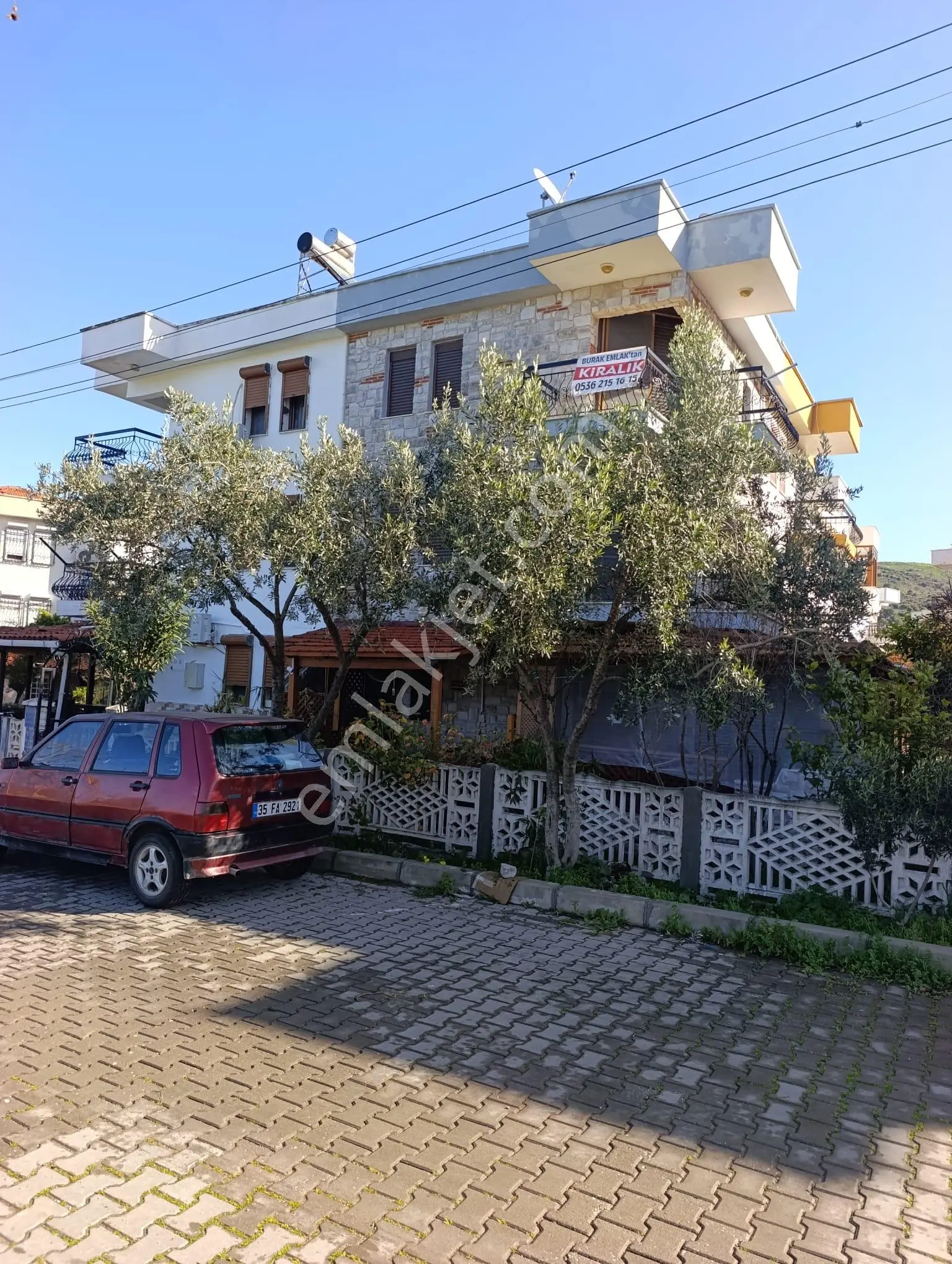 Foça Ataözgür Sitesinde (havuzlu ) Eşyalı Kiralık 3+1 Tripleks Villa - Görsel 3