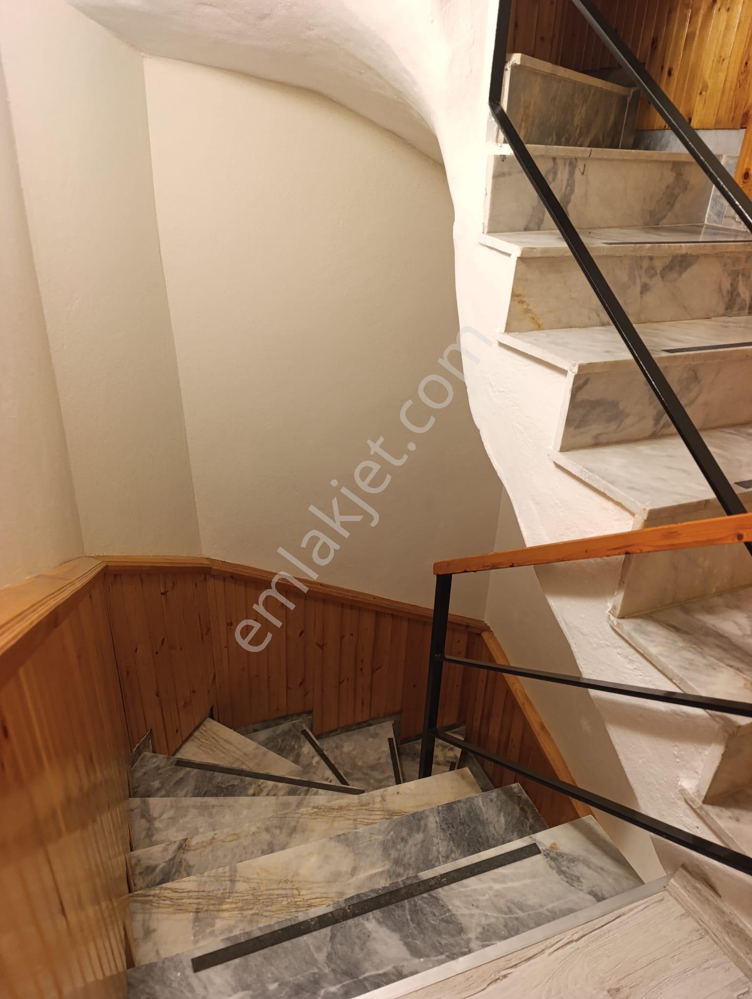 Foça Ataözgür Sitesinde (havuzlu ) Eşyalı Kiralık 3+1 Tripleks Villa - Görsel 24