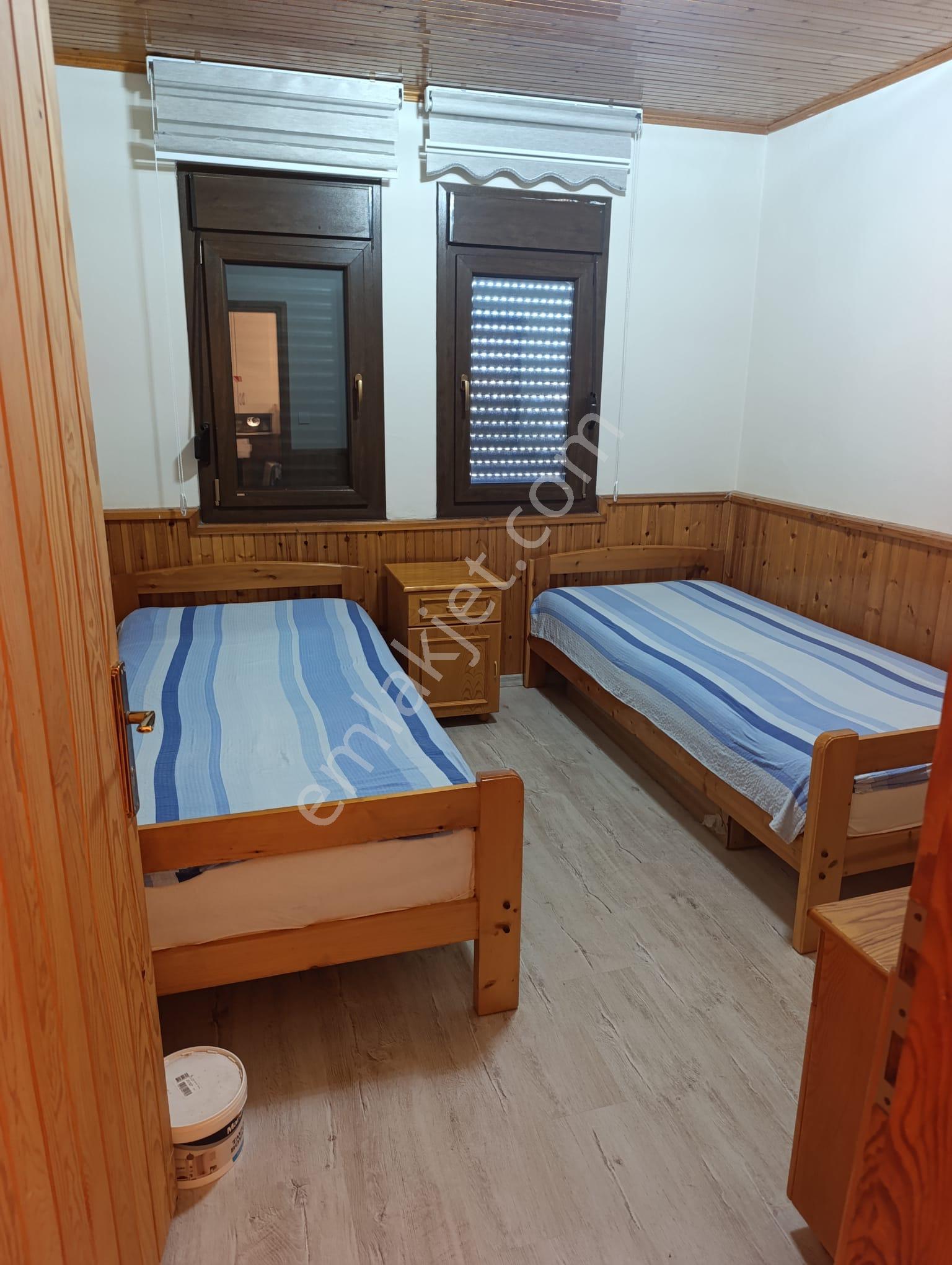 Foça Ataözgür Sitesinde (havuzlu ) Eşyalı Kiralık 3+1 Tripleks Villa - Görsel 16
