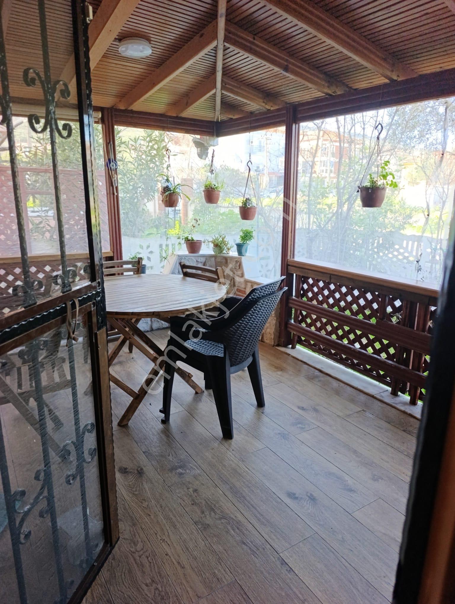 Foça Ataözgür Sitesinde (havuzlu ) Eşyalı Kiralık 3+1 Tripleks Villa - Görsel 28