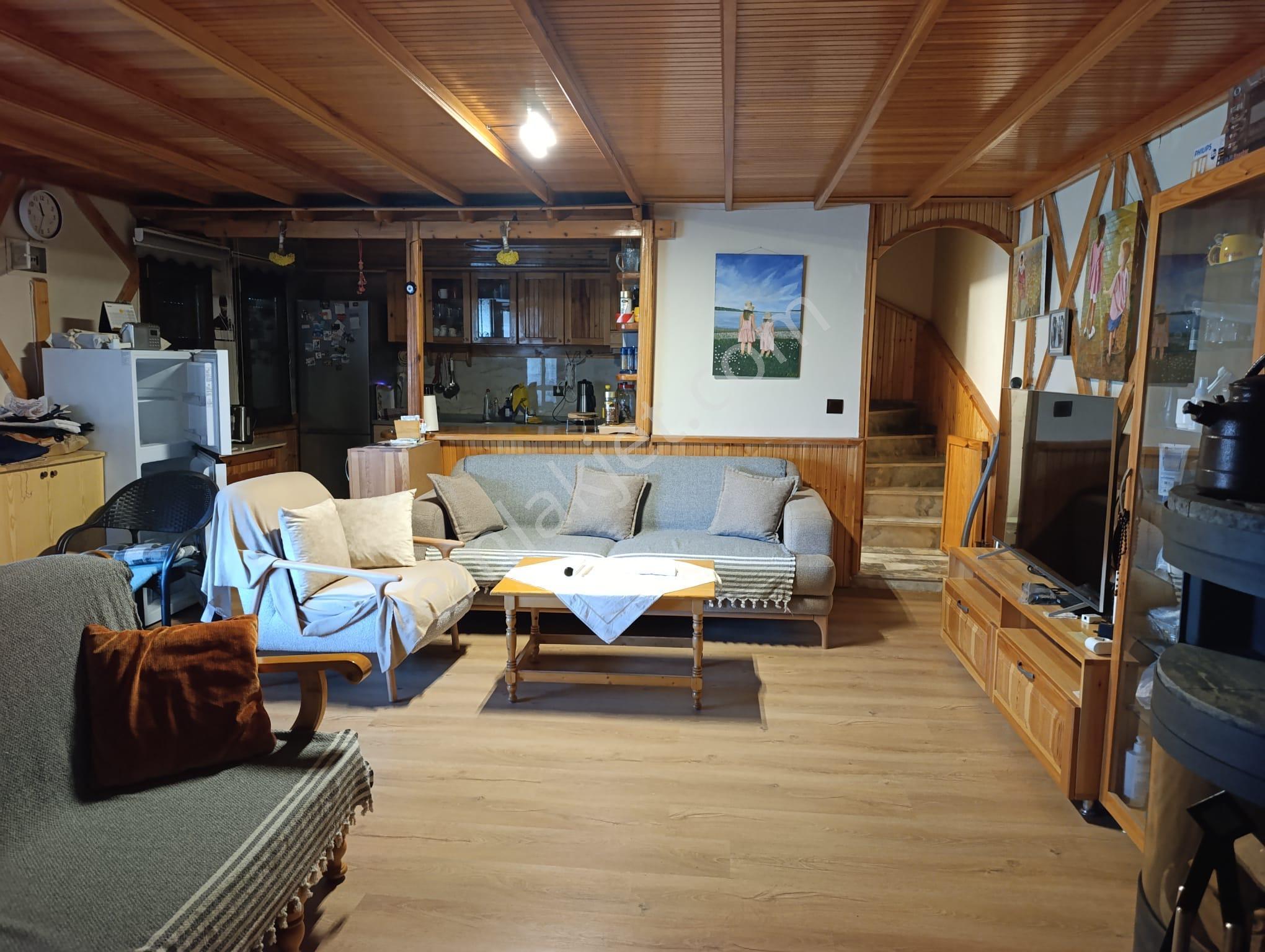 Foça Ataözgür Sitesinde (havuzlu ) Eşyalı Kiralık 3+1 Tripleks Villa - Görsel 30