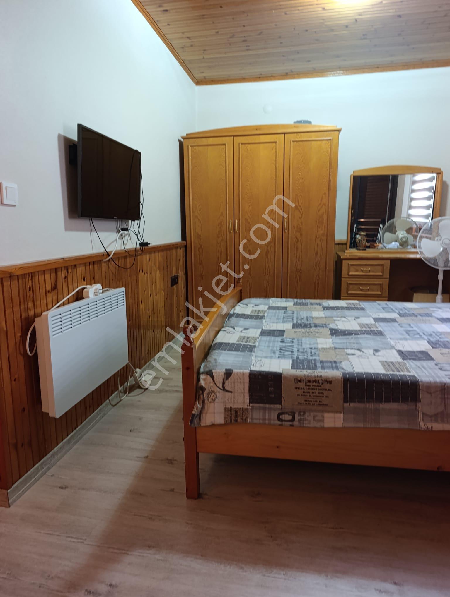 Foça Ataözgür Sitesinde (havuzlu ) Eşyalı Kiralık 3+1 Tripleks Villa - Görsel 21