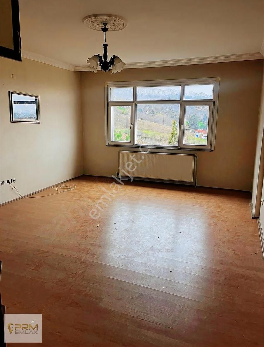 Ferhatpaşa Mahallesinde Site İçinde 3+1 Kiralık Daire