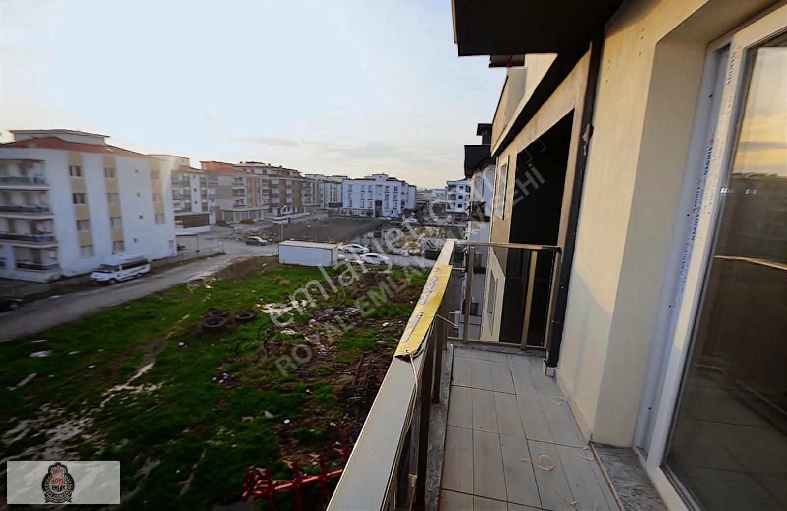 Seyrek Merkez'de Yeni Ve Asansörlü Binada Kiralık Önü Açık 1+1 - Görsel 13