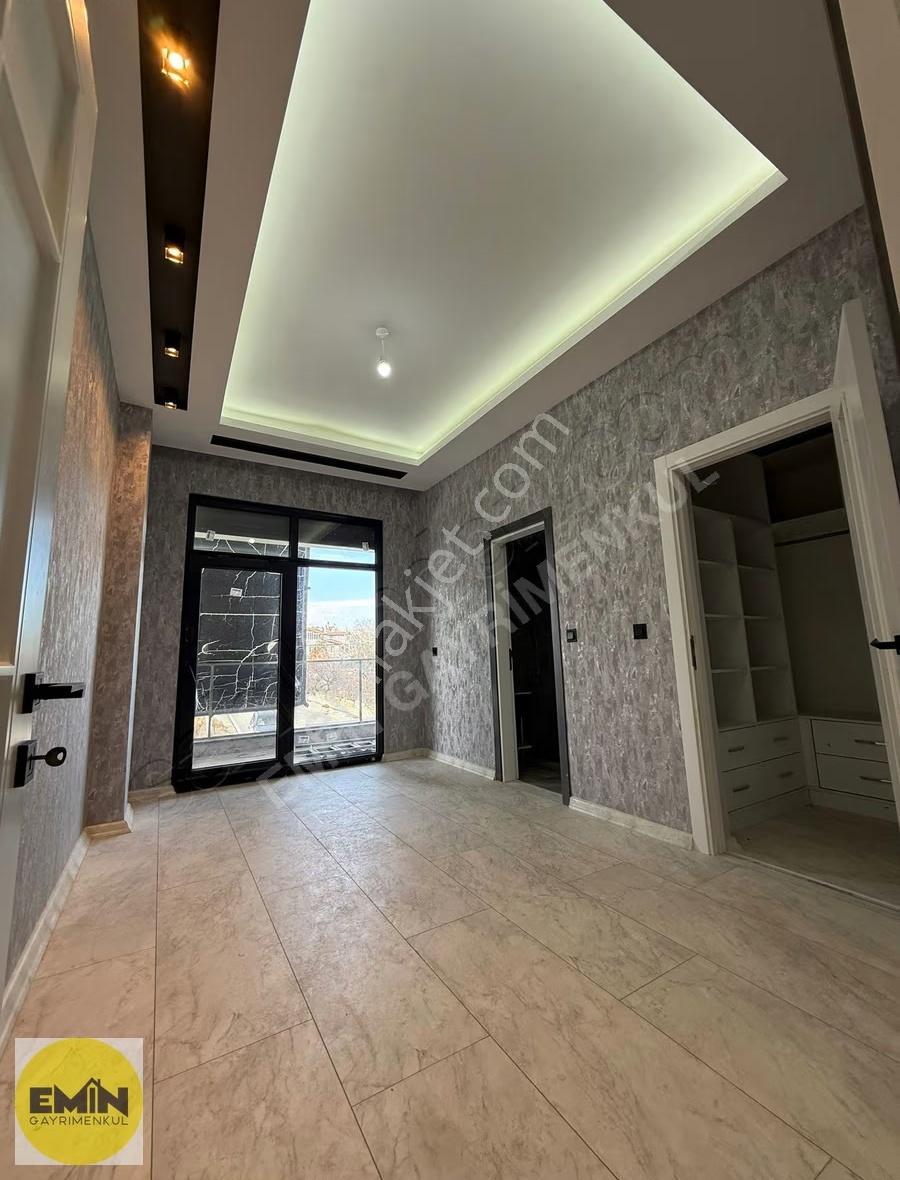 Meram'da Ultra Lüks 5+1 Villa - Modern Mimari, Geniş Alan - Görsel 9