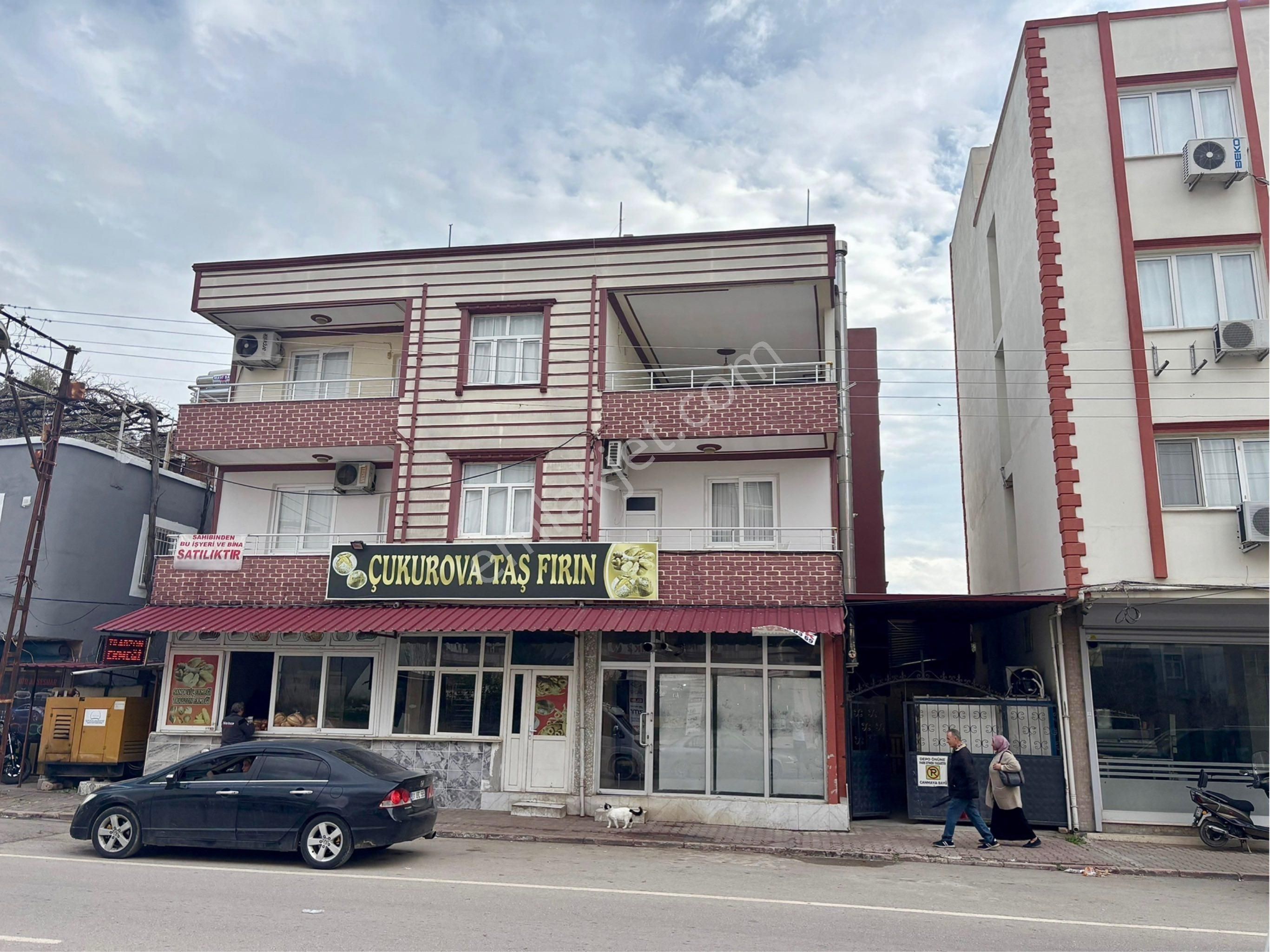 Yenidoğanda Cadde Üzeri Altı Dükkan Üstü Daire Doğalgazlı 3 Katlı Bina