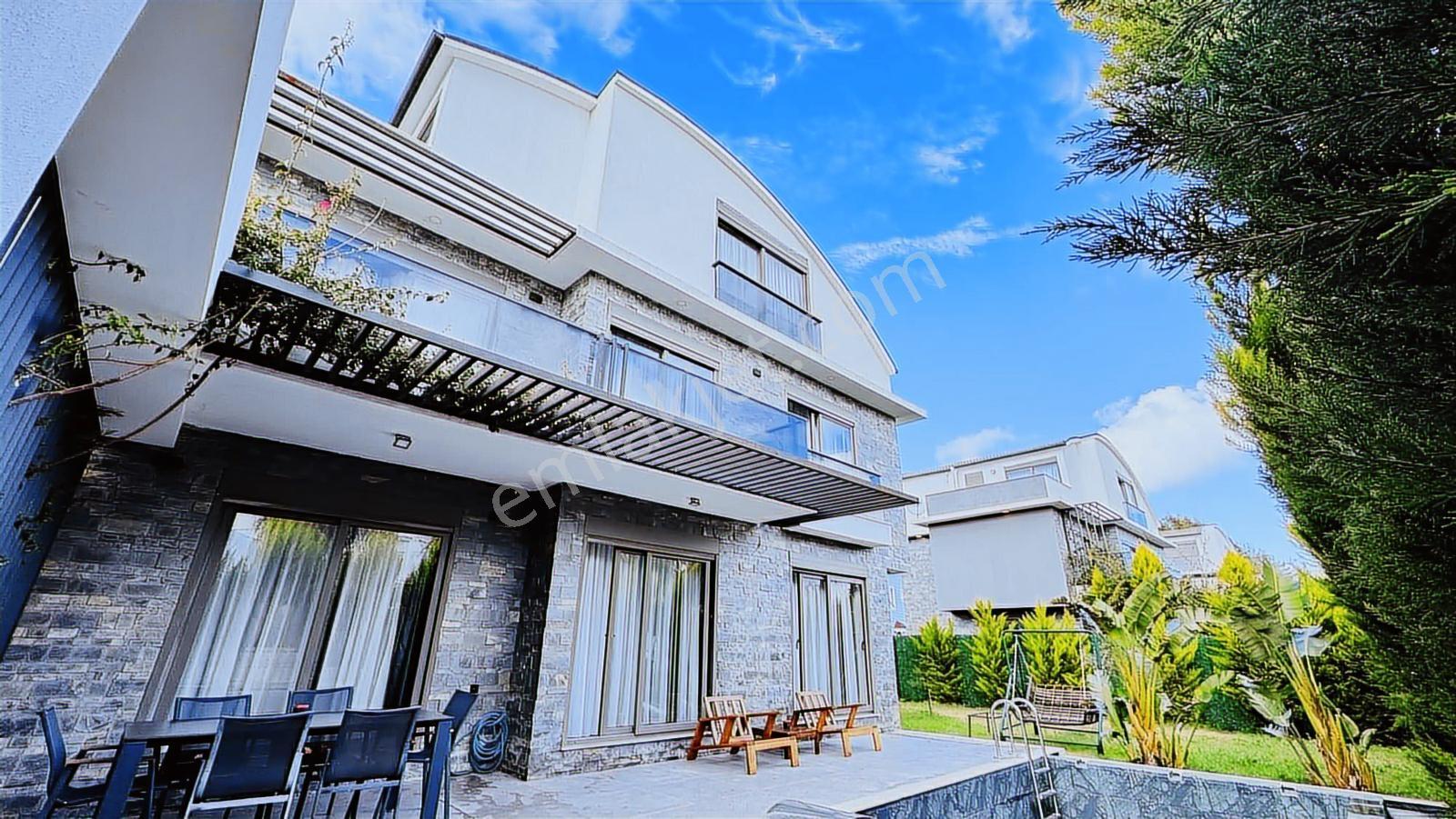 Belek'de Villalar Bölgesinde Kiralık Lüks Özel Havuzlu 4+1 Vılla - Görsel 3