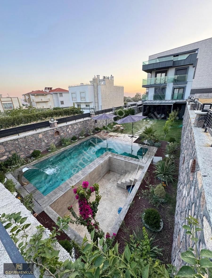 Atatürk Mahallesinde Havuzlu,geniş Bahçeli Lüks 5+1 Villa - Görsel 28