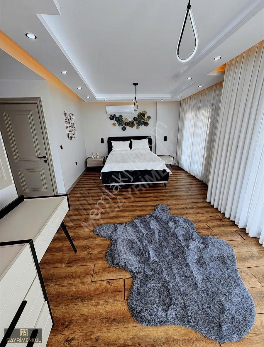 Atatürk Mahallesinde Havuzlu,geniş Bahçeli Lüks 5+1 Villa - Görsel 11