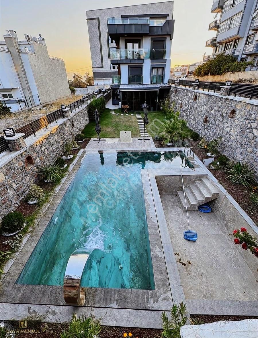 Atatürk Mahallesinde Havuzlu,geniş Bahçeli Lüks 5+1 Villa - Görsel 20