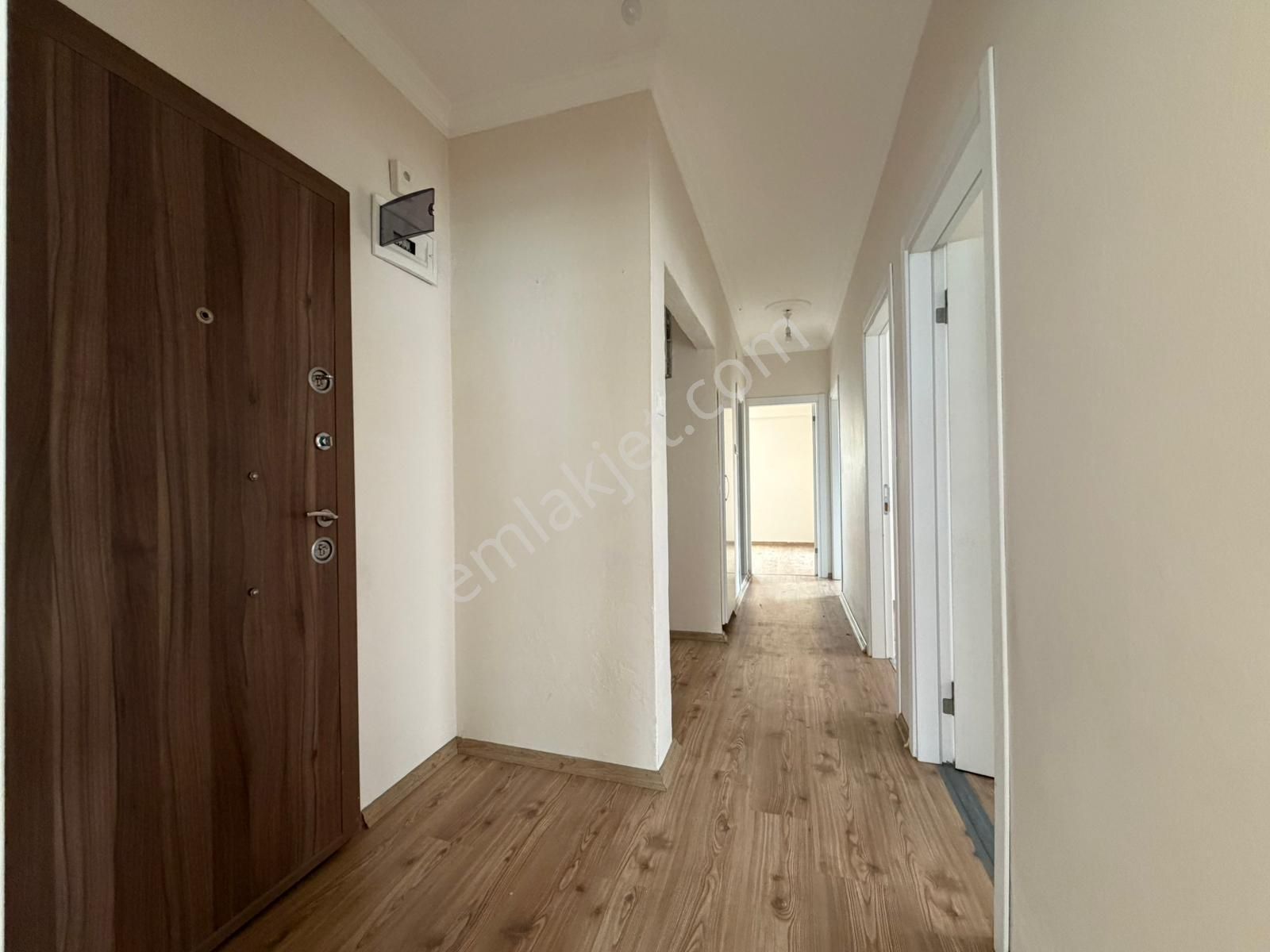 Merkezi Konumda Bakımlı 3+1 Kiralık Daire - Görsel 3
