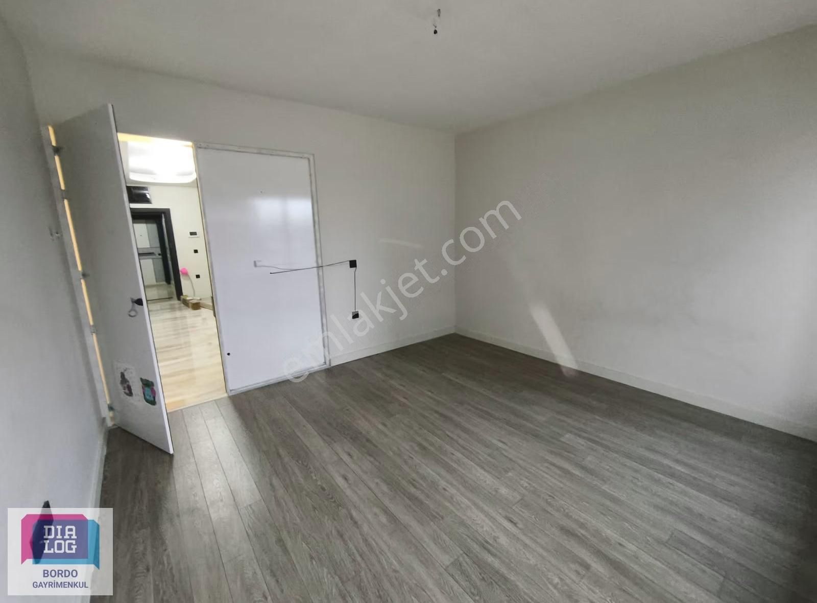 Bordo Modernde 7/24 Güv. Sitede 4,5+1 Boş Satılık Daire - Görsel 22
