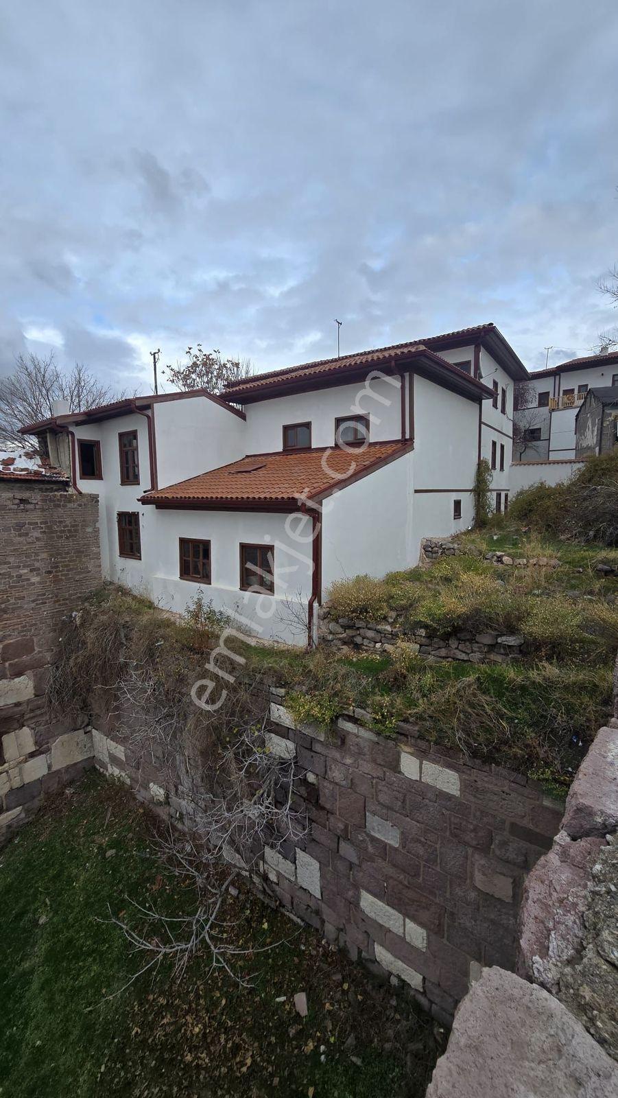Ankara Kalesi İçinde Büyük Hisarlı Bahçeli Satılık Tarihi Köşk - Görsel 33
