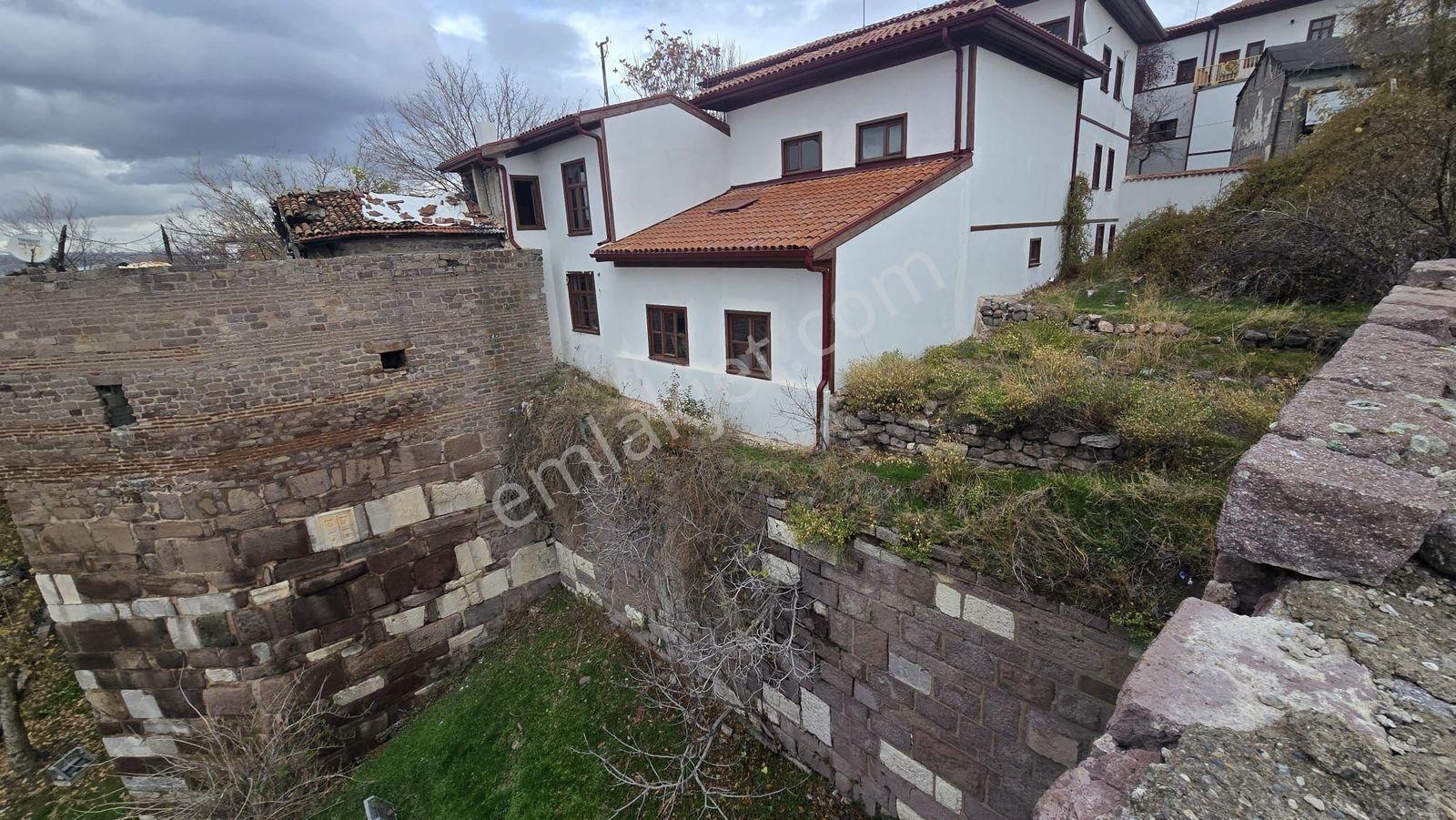 Ankara Kalesi İçinde Büyük Hisarlı Bahçeli Satılık Tarihi Köşk - Görsel 29