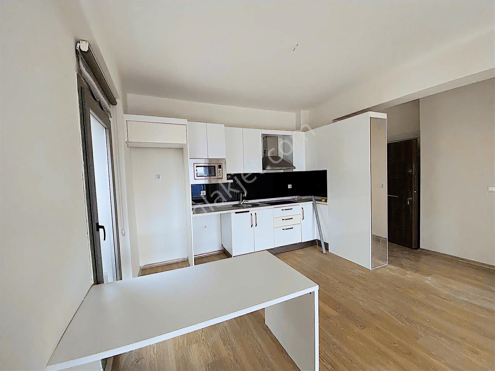 Torbalı Yedieylül Mah Havuzlu Sitede Kiralık 1+1 Ara Kat Daire