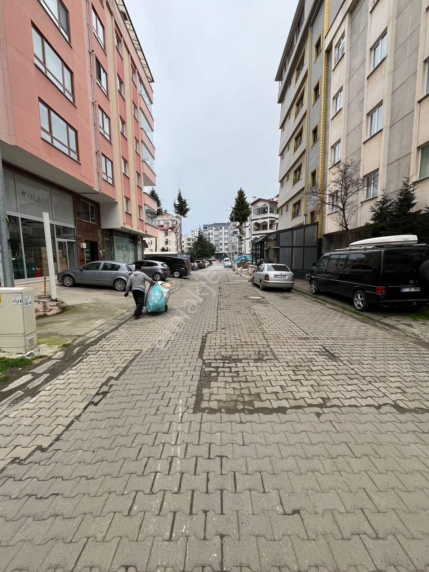 Söğütlü Masrafsız Ana Caddede 3+1 Satılık - Görsel 4