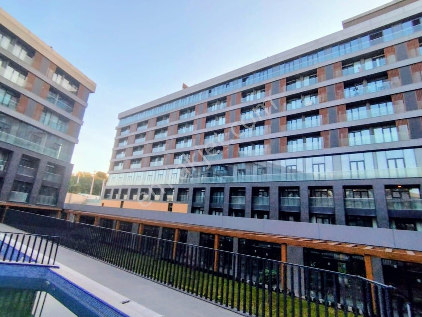 Turyap'tan; Begonya Sitesi, Havuz Manzaralı, Kiralık Boş Daire