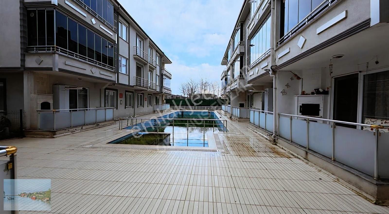 Karasu Havuzlu Sitede Satılık 1+1 Eşyalı Daire - Fırsatı!