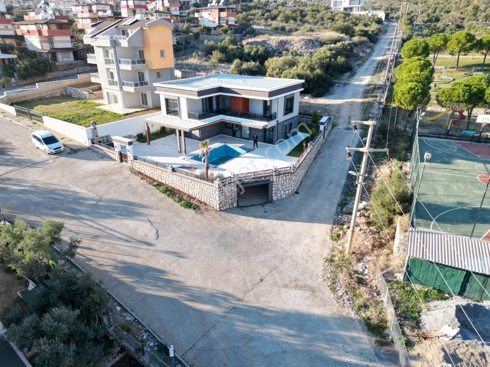 Akbükte Deniz Manzaralı Lüks 4+1 Müstakil Villa