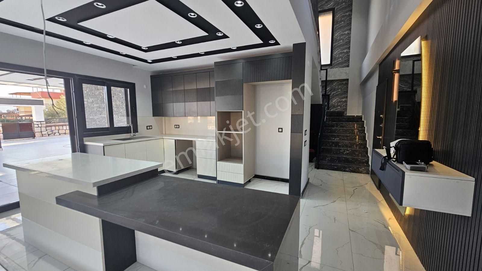Akbükte Deniz Manzaralı Lüks 4+1 Müstakil Villa - Görsel 3