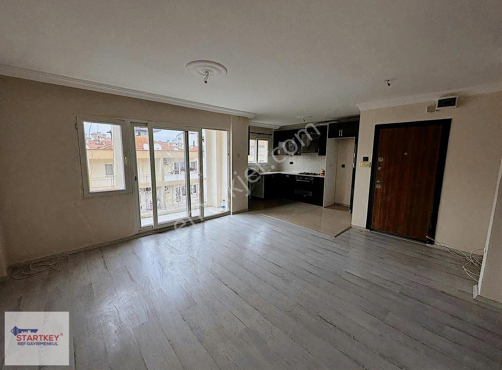 Aksoy'da Sahile Çok Yakın 2+1 Satılık Daire