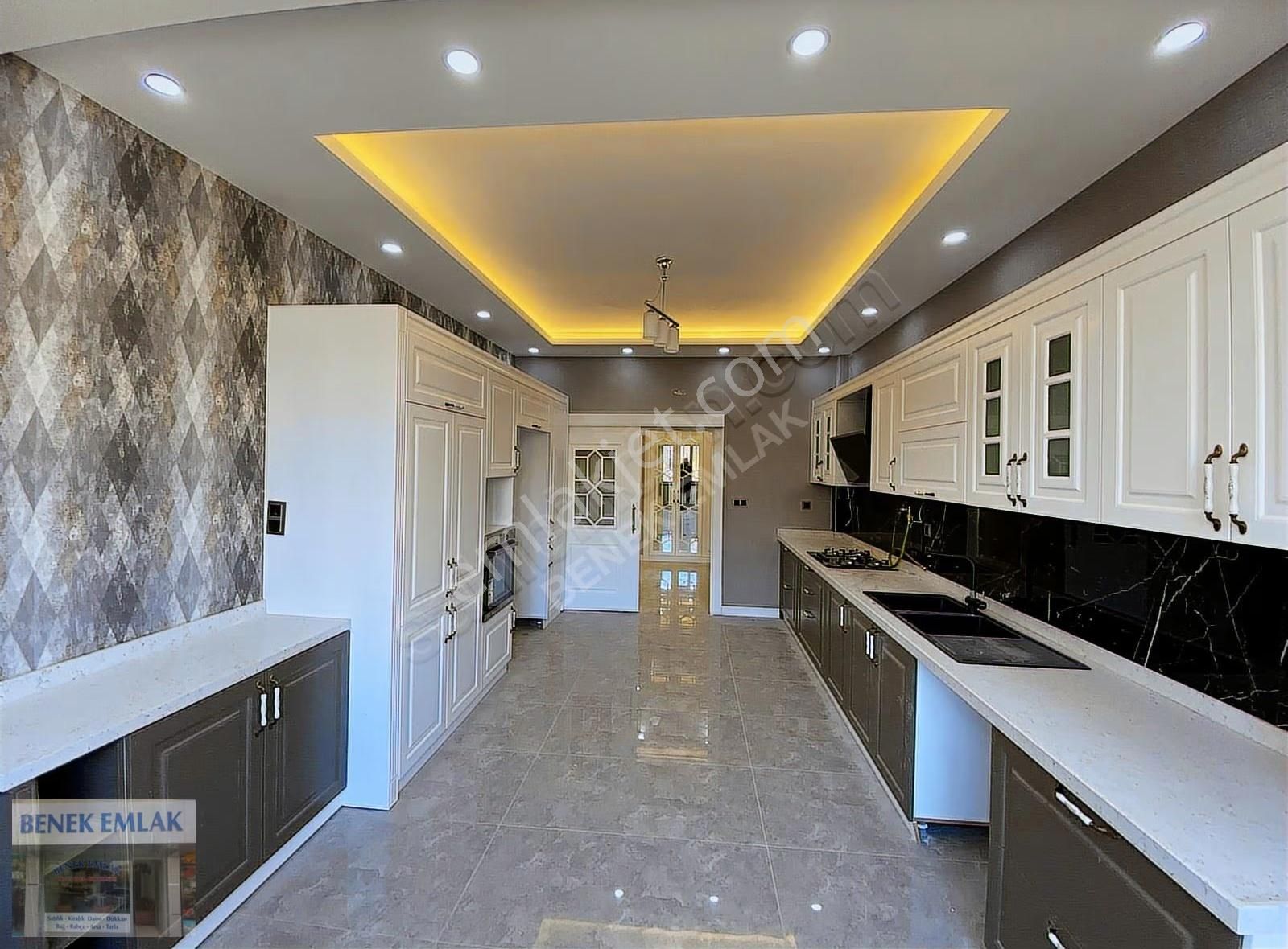 Şenevler'de Lüks Sıfır Daireler: 4+1, 200m², Site İçinde - Görsel 18