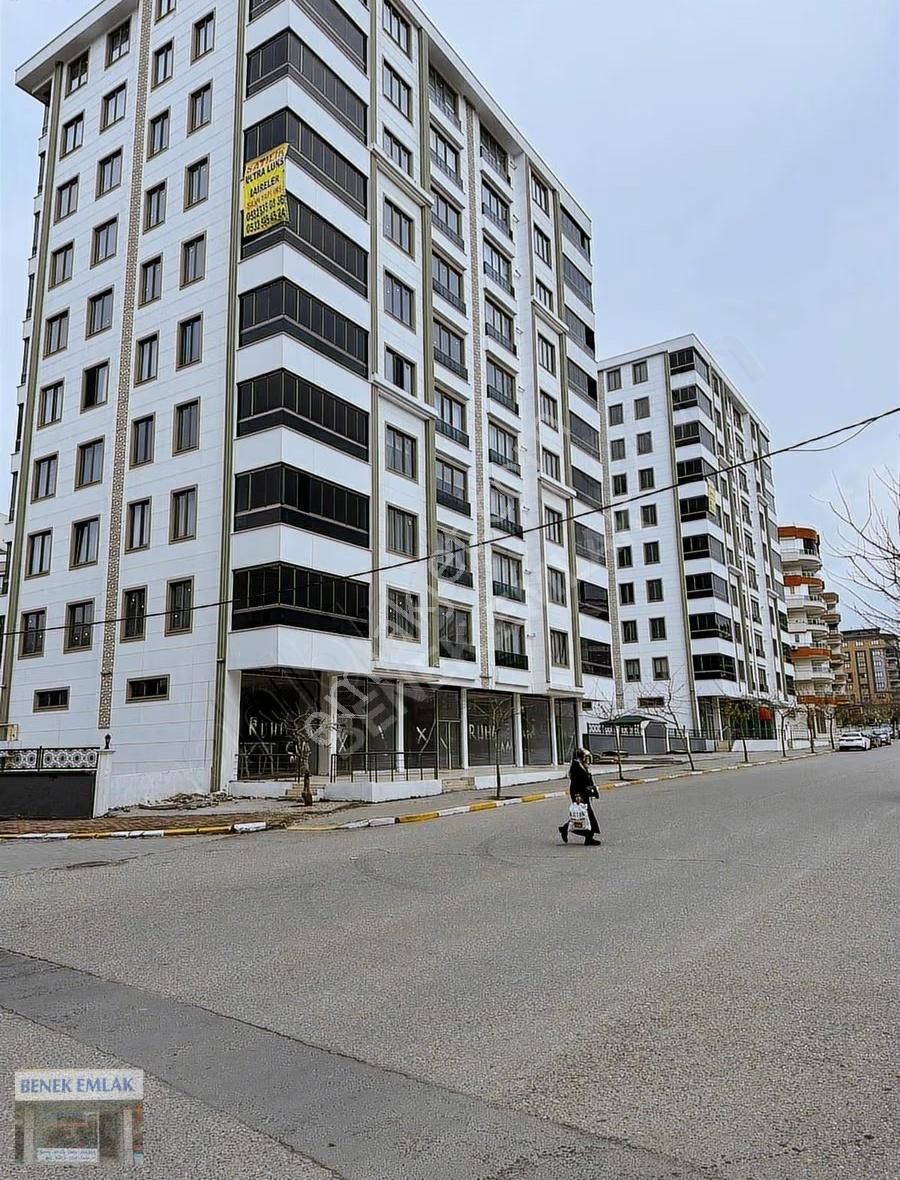 Şenevler'de Lüks Sıfır Daireler: 4+1, 200m², Site İçinde - Görsel 19