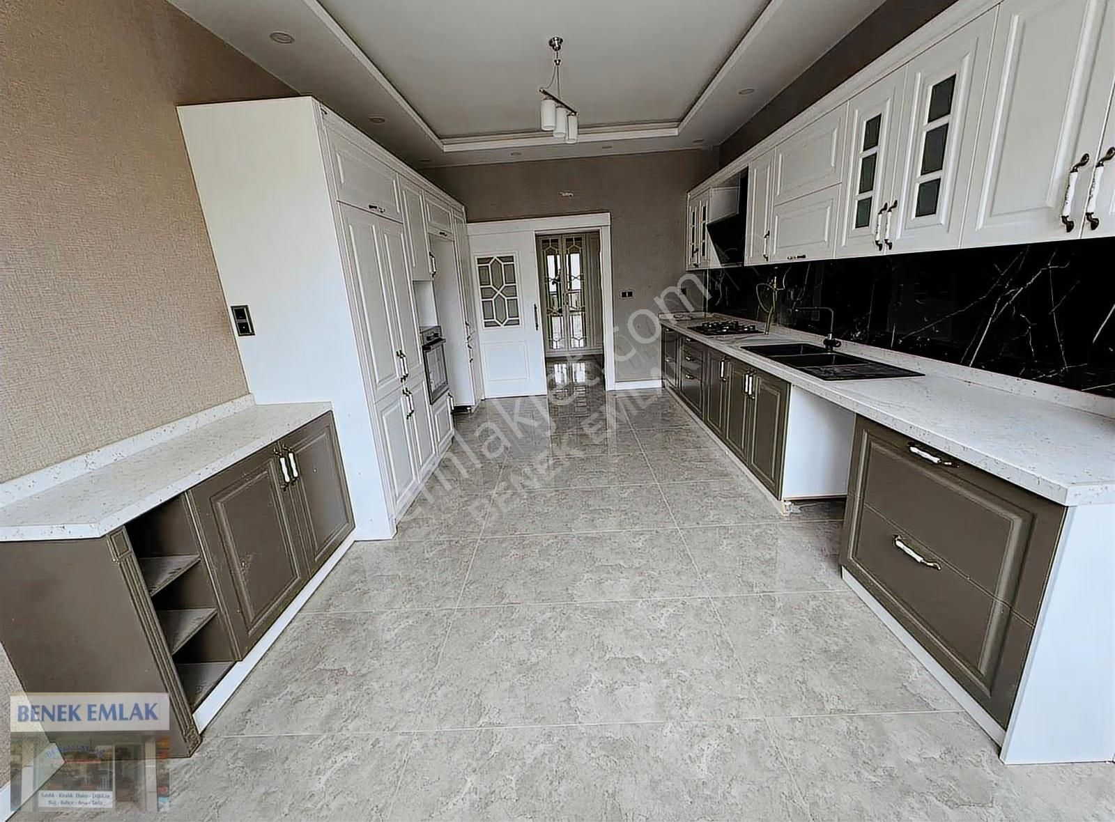 Şenevler'de Lüks Sıfır Daireler: 4+1, 200m², Site İçinde - Görsel 20