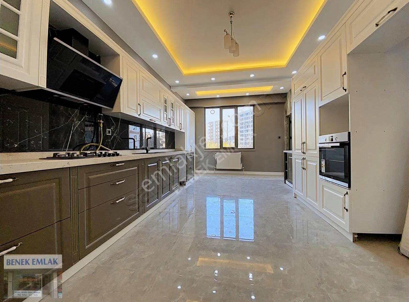 Şenevler'de Lüks Sıfır Daireler: 4+1, 200m², Site İçinde - Görsel 9