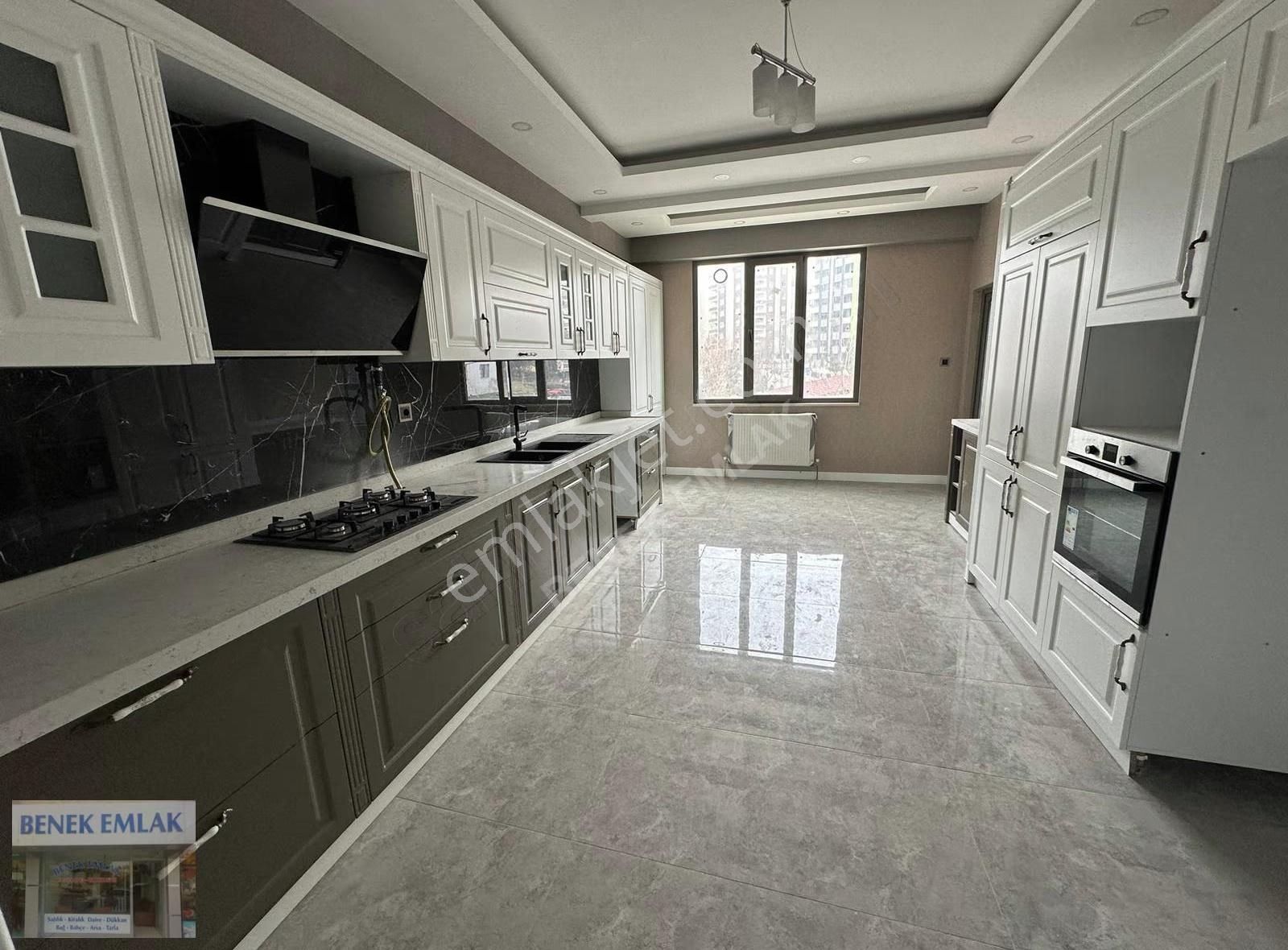 Şenevler'de Lüks Sıfır Daireler: 4+1, 200m², Site İçinde - Görsel 17